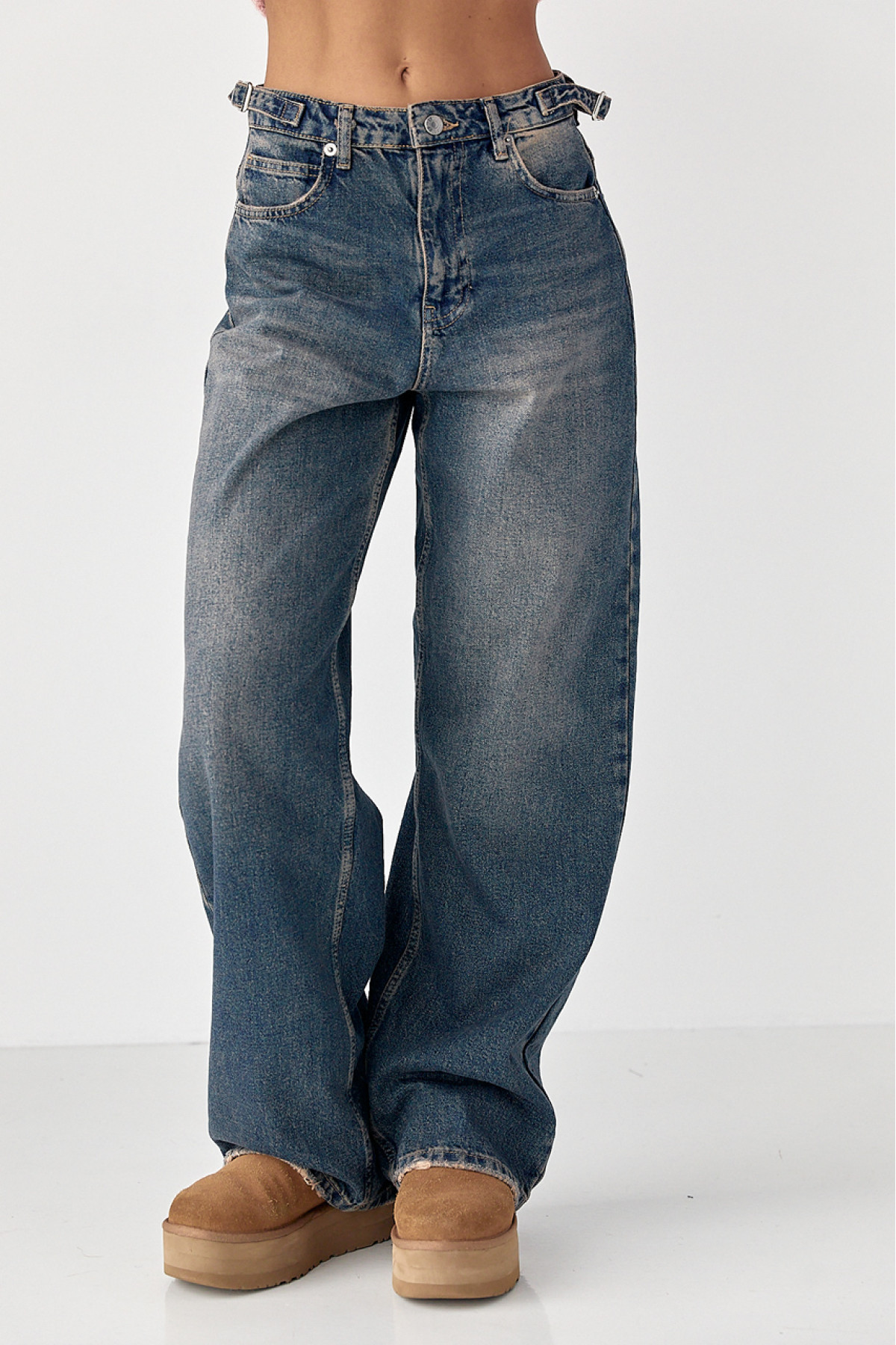 Широкі прямі жіночі джинси з затяжками на поясі  синій колір