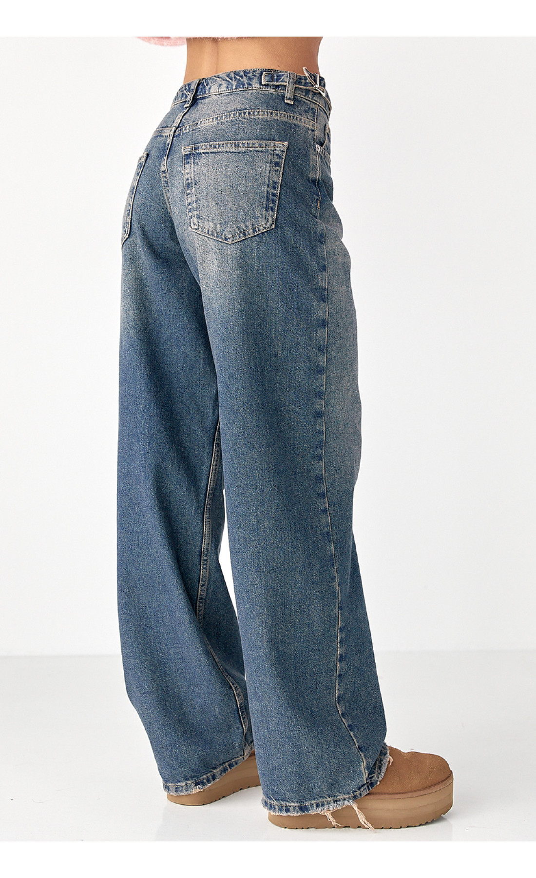 Широкі прямі жіночі джинси з затяжками на поясі  синій колір