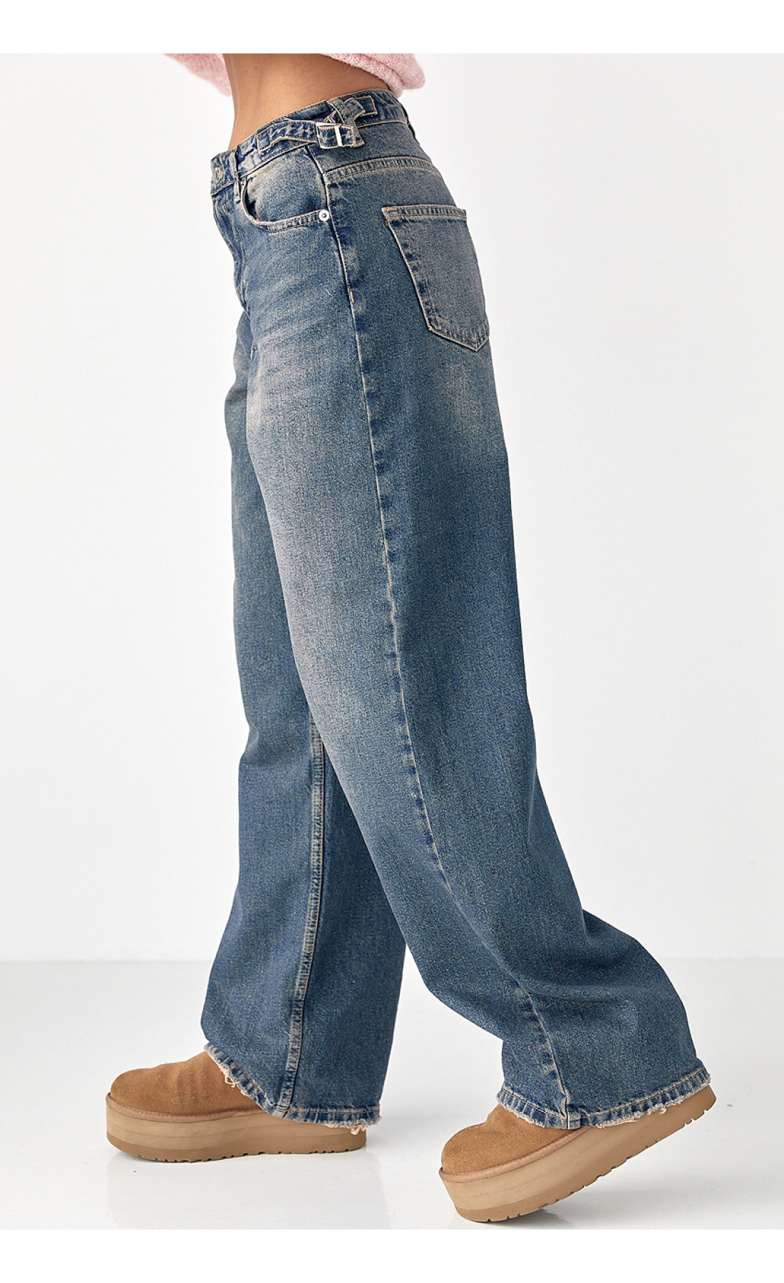 Широкі прямі жіночі джинси з затяжками на поясі  синій колір