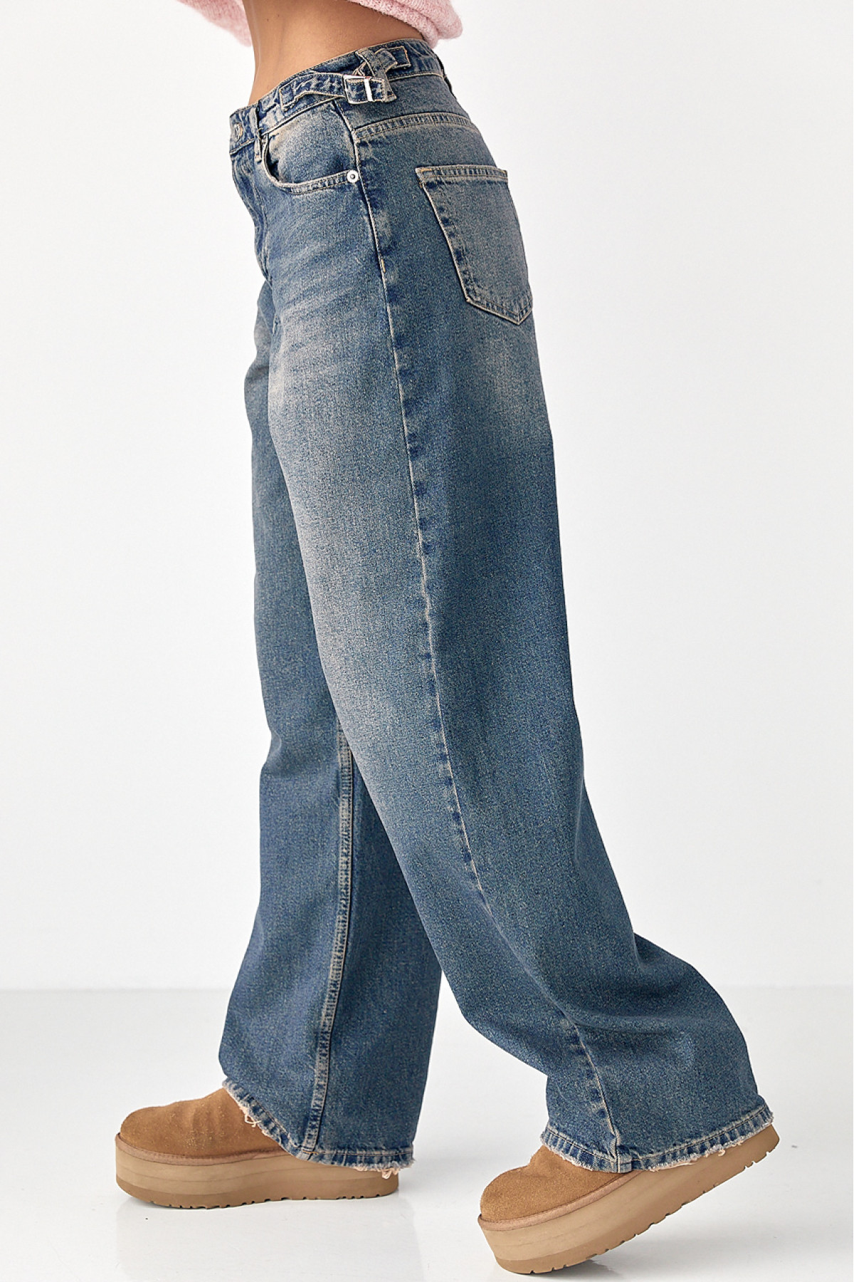 Широкі прямі жіночі джинси з затяжками на поясі  синій колір