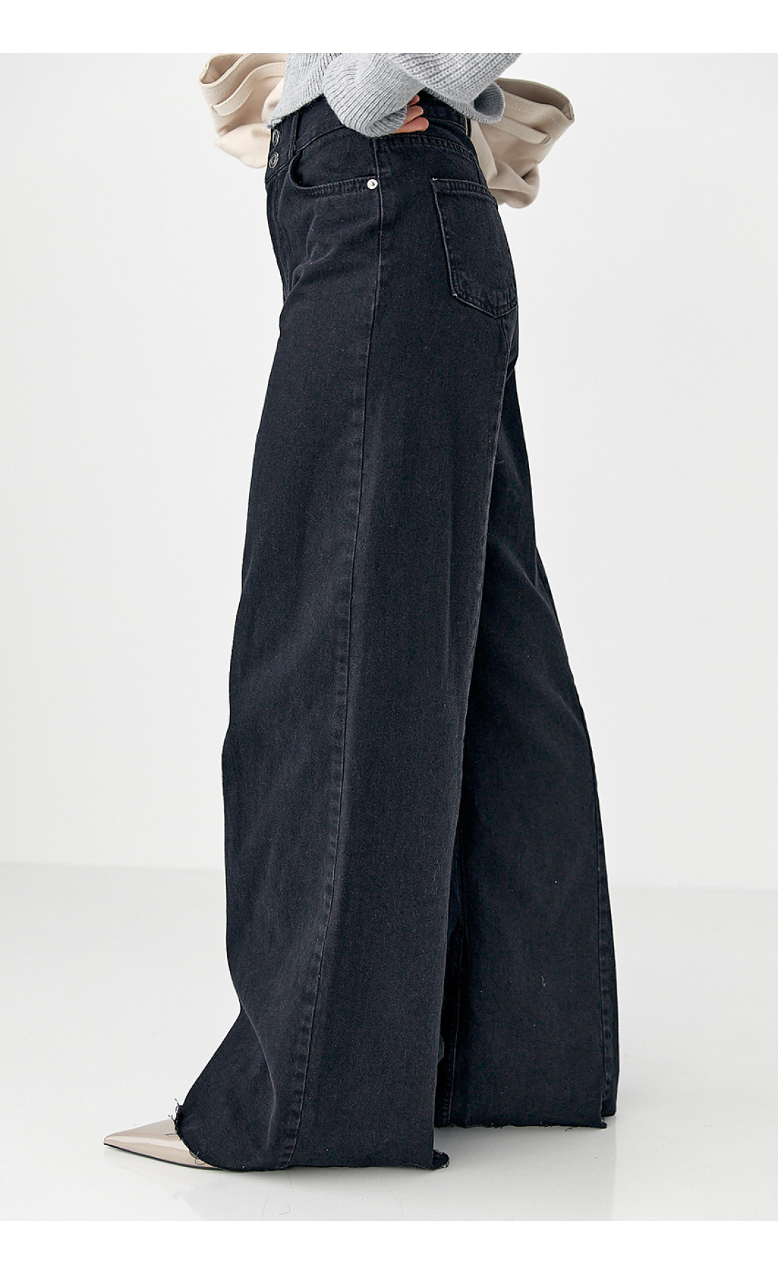 Чорні жіночі джинси Palazzo з необробленим низом  чорний колір