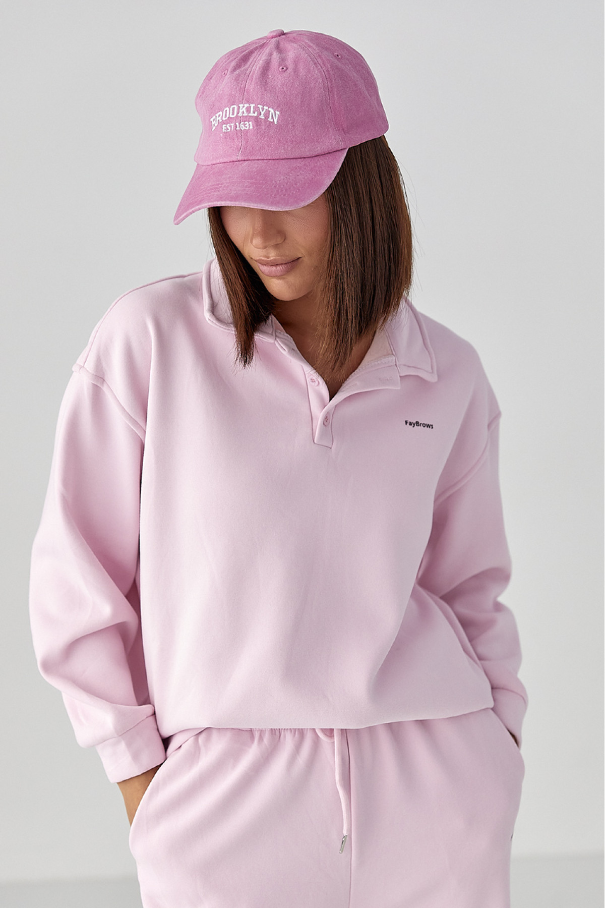 Теплий костюм зі світшотомполо і прямими штанами  рожевий колір