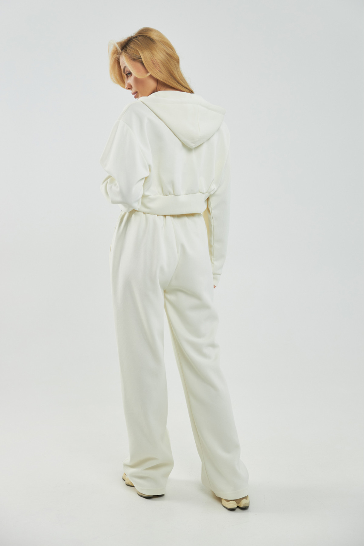 Жіночий спортивний костюм з коротким худі та вільними штанами  кремовий колір