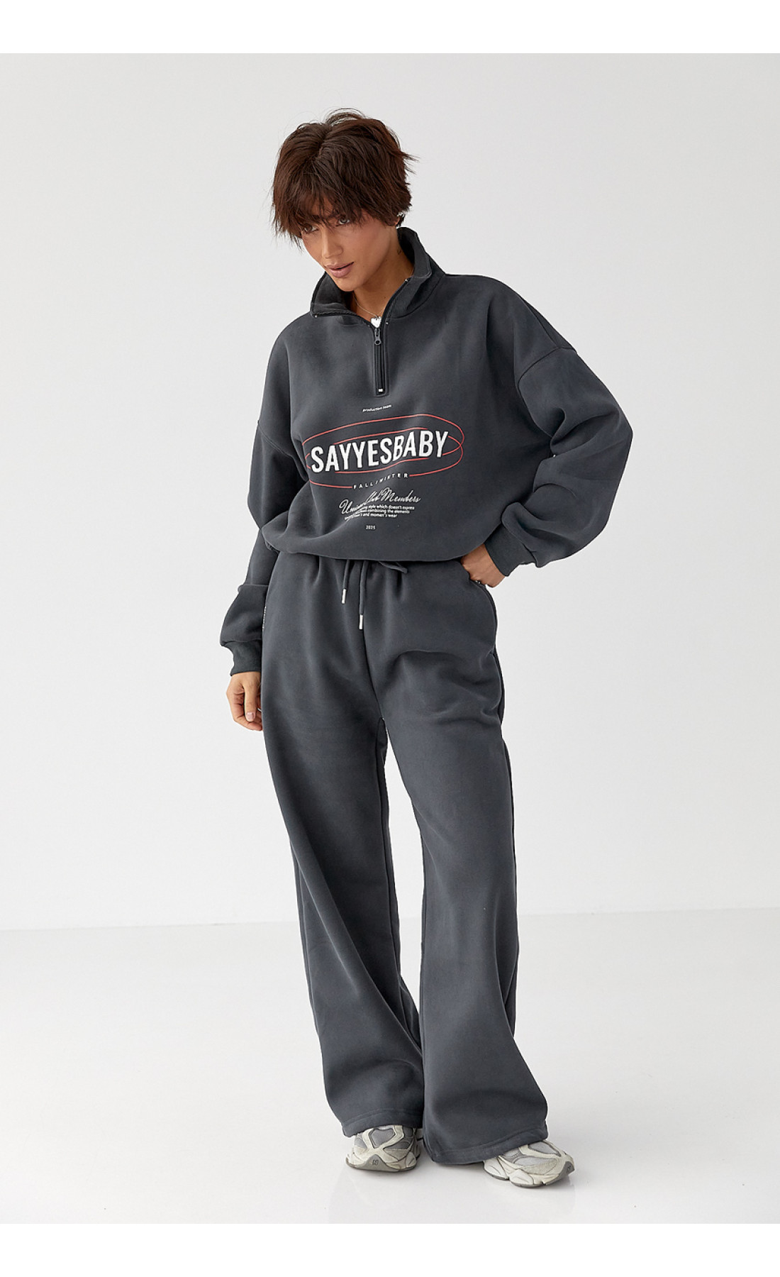 Теплий спортивний костюм із принтом  темносірий колір