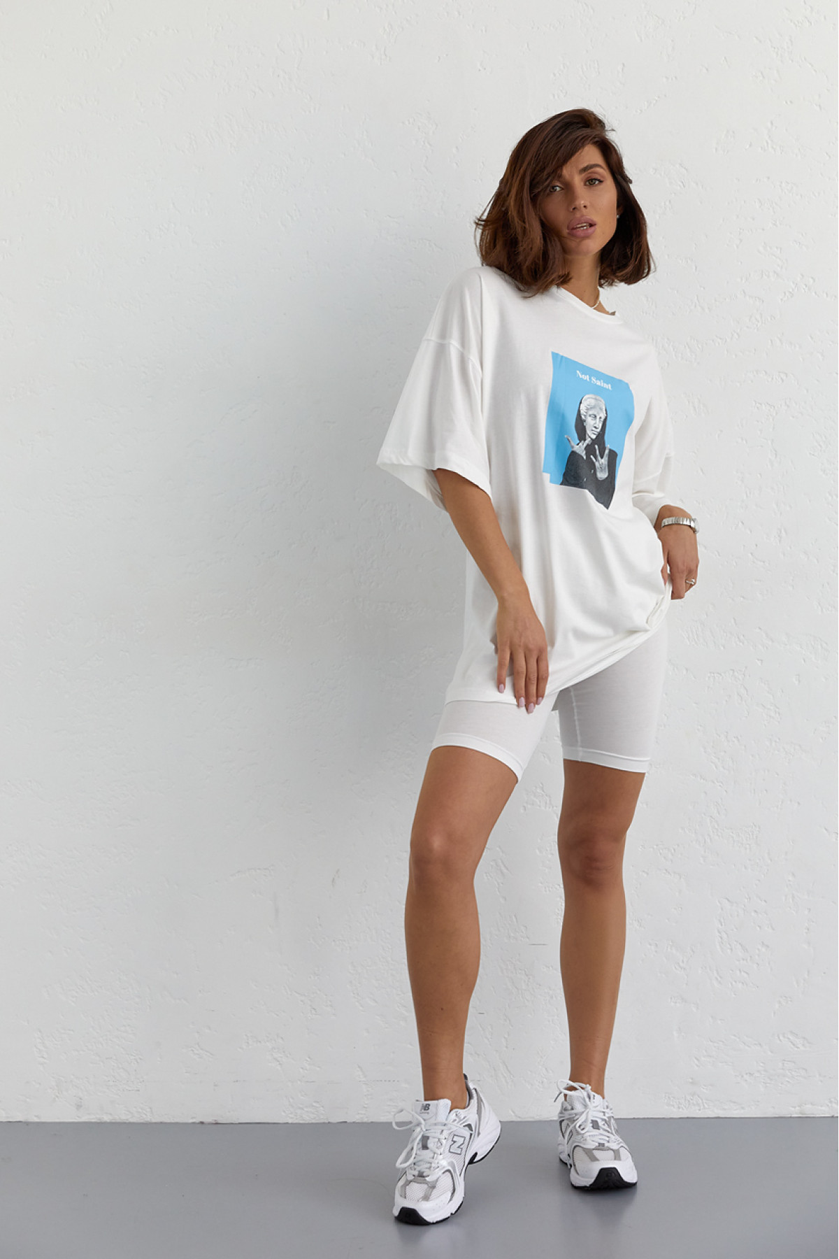Костюм з футболкою oversize та велосипедками  молочний колір