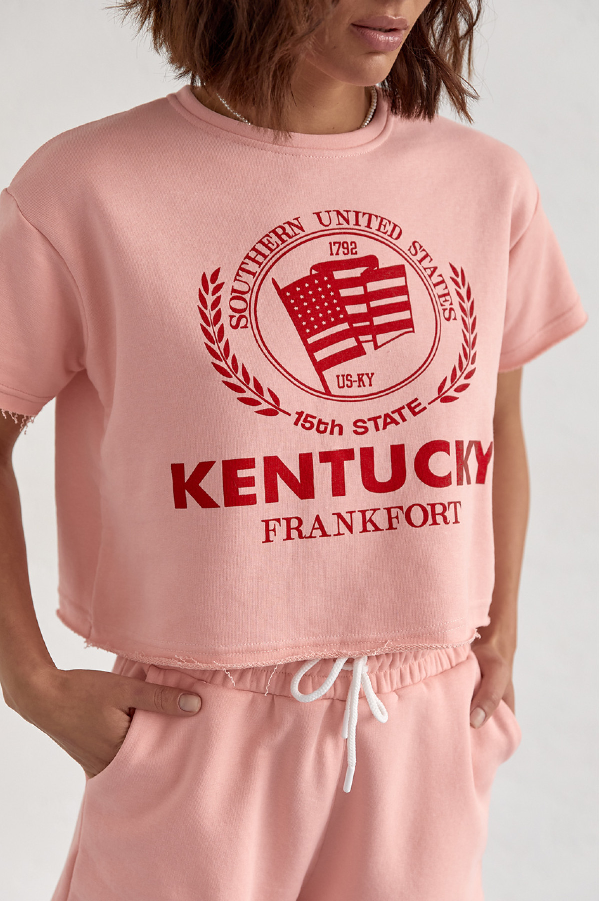 Жіночий спортивний комплект із шортами та футболкою  пудра колір