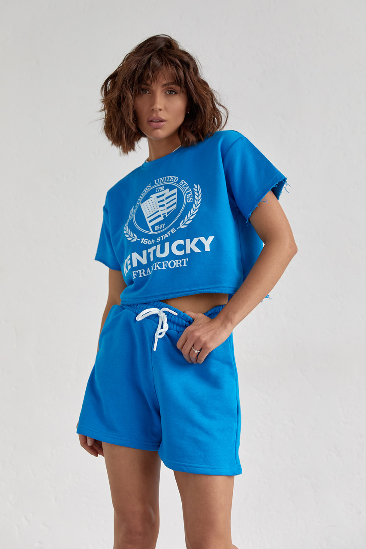 Жіночий спортивний комплект із шортами та футболкою  синій колір