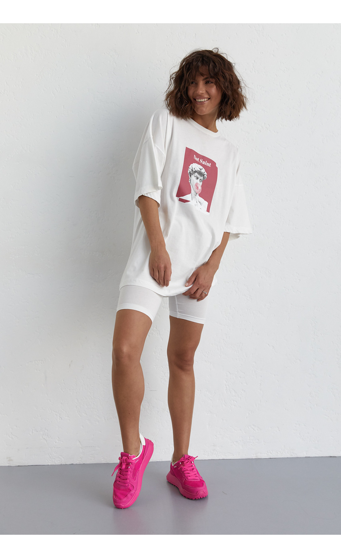 Жіночий костюм з футболкою oversize та велосипедками  молочний колір