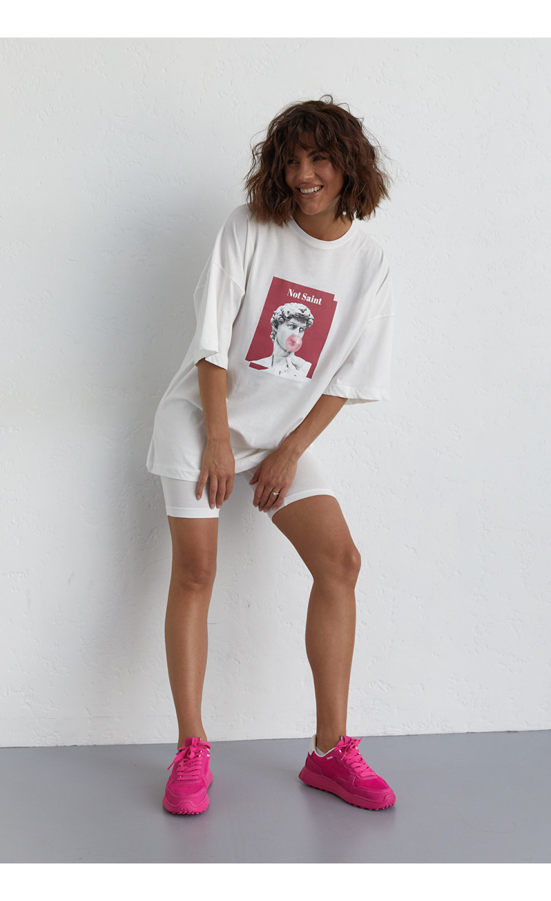 Жіночий костюм з футболкою oversize та велосипедками  молочний колір