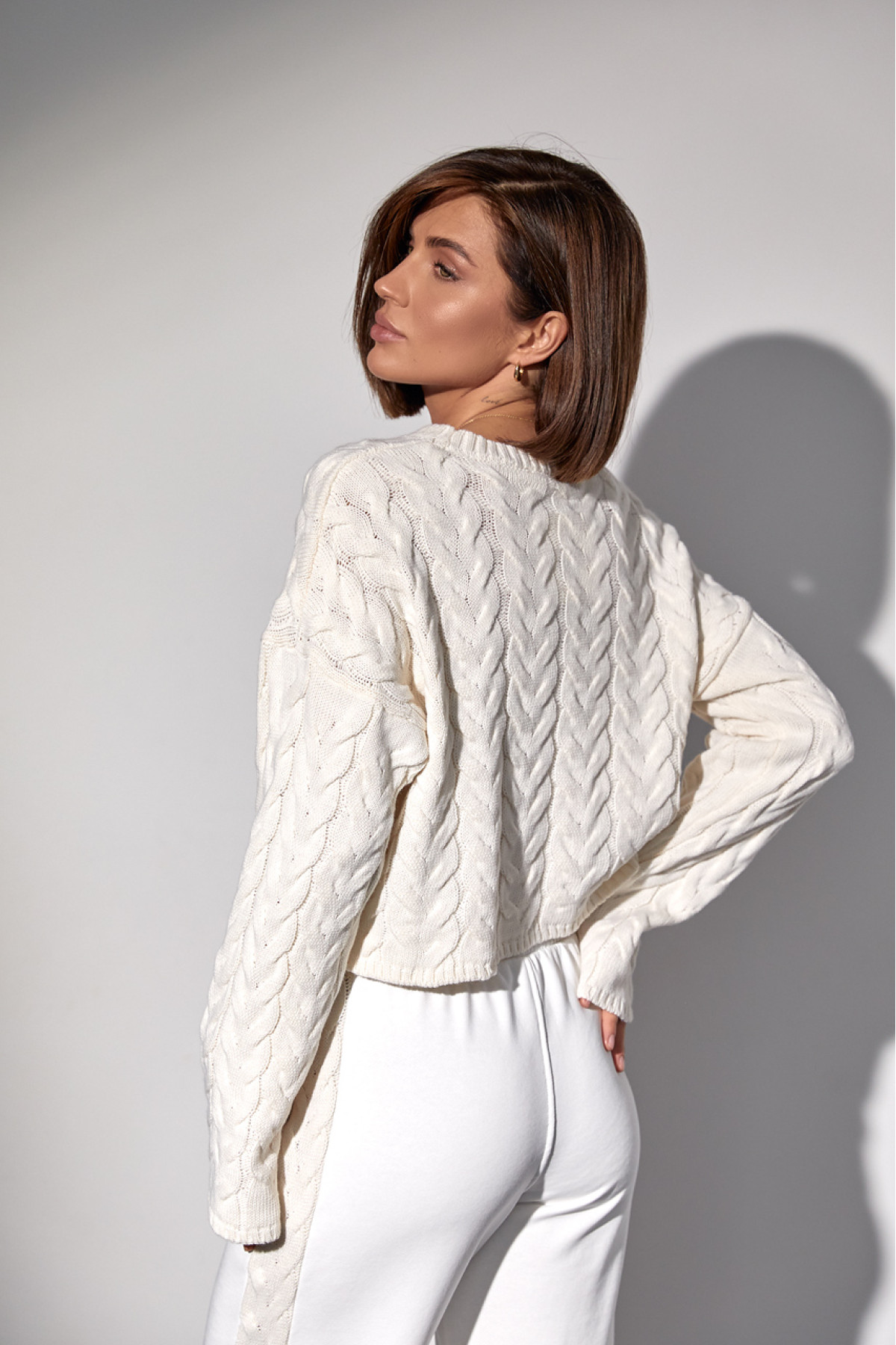 Костюмдвійка з в'язаною кофтою в косички та трикотажними штанами  молочний колір