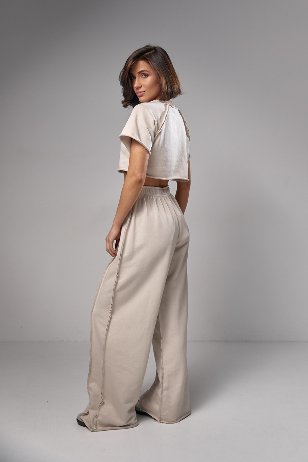 Жіночий трикотажний костюм у стилі grunge  бежевий колір