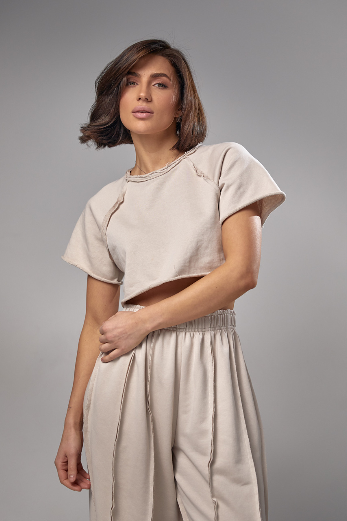 Жіночий трикотажний костюм у стилі grunge  бежевий колір