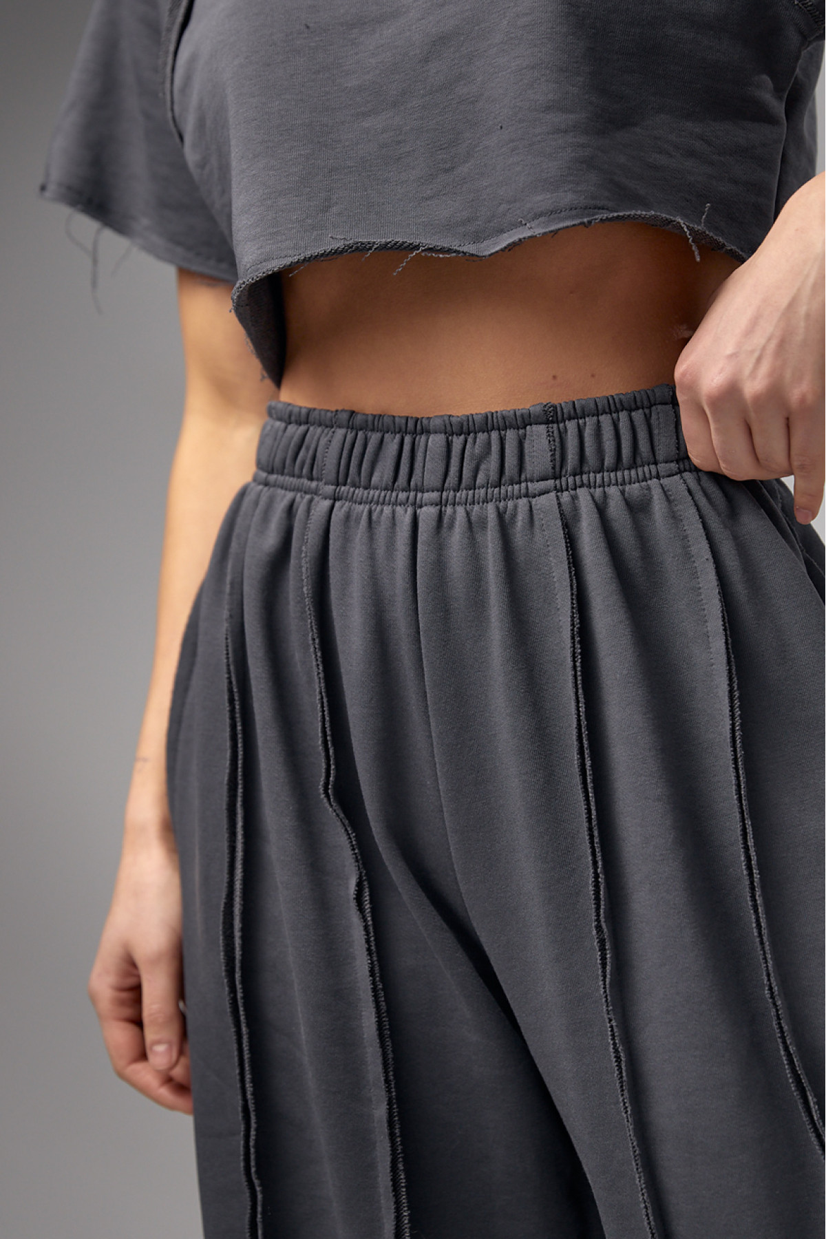 Жіночий трикотажний костюм у стилі grunge  темносірий колір