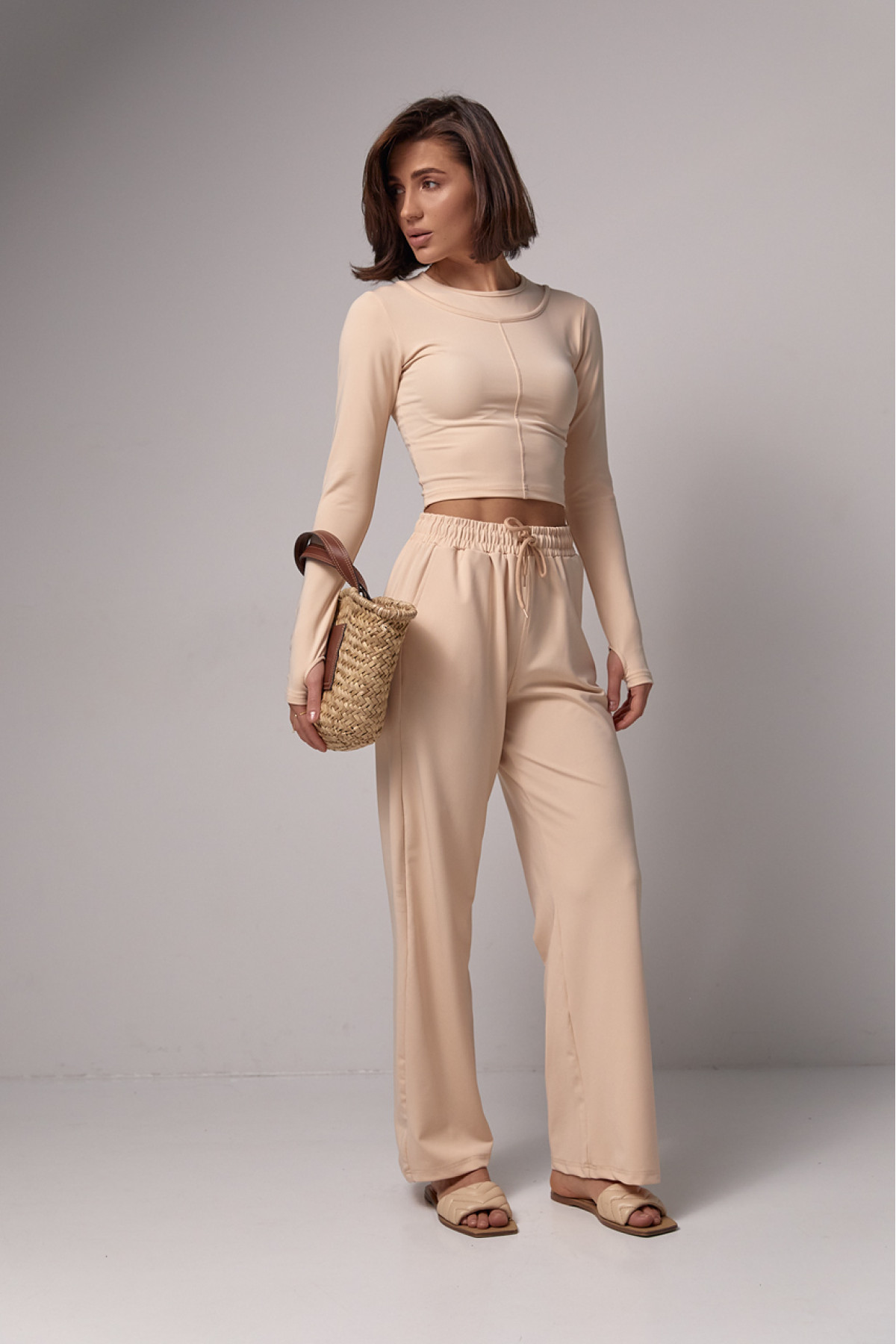 Еластичний жіночий спортивний костюм  бежевий колір