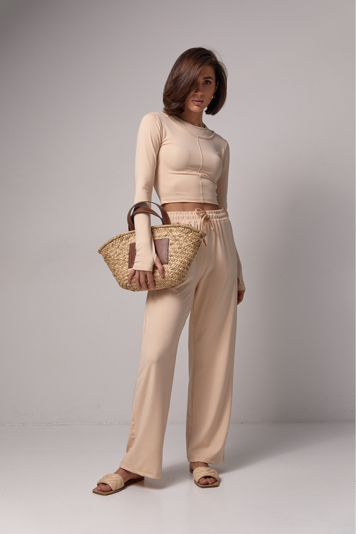 Еластичний жіночий спортивний костюм  бежевий колір