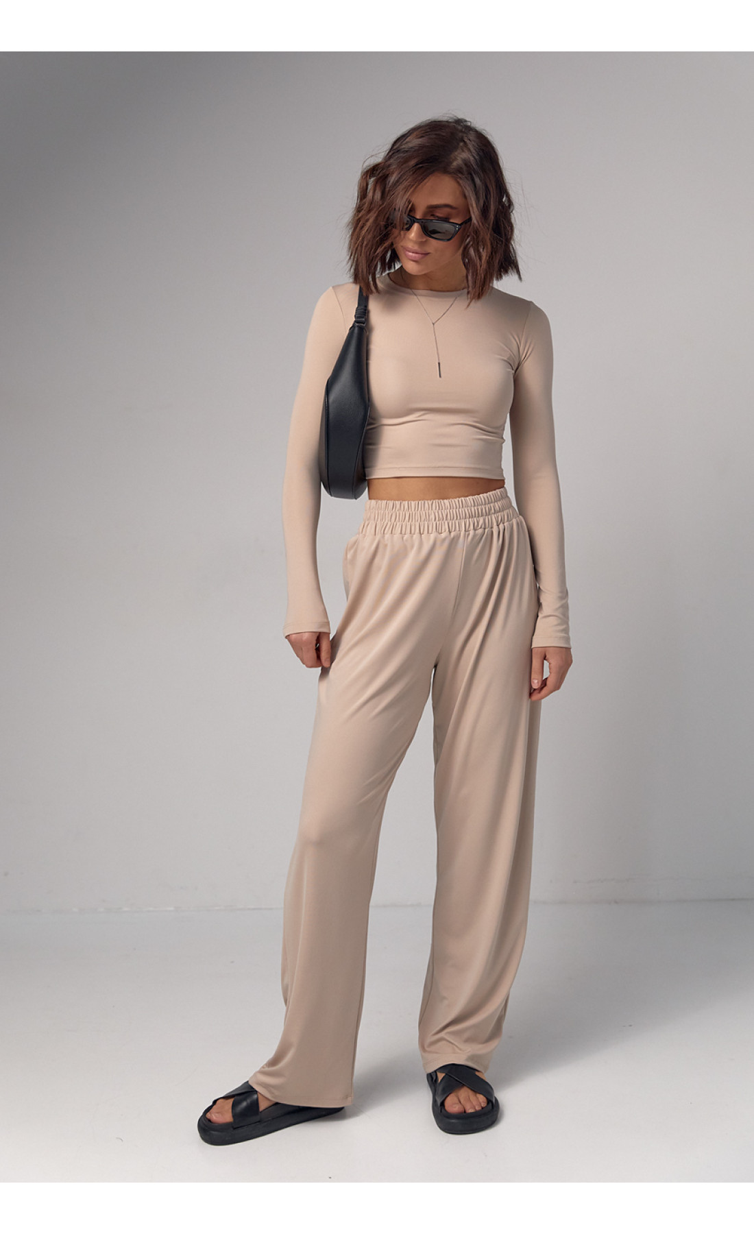 Жіночий базовий костюм з еластичної тканини  бежевий колір