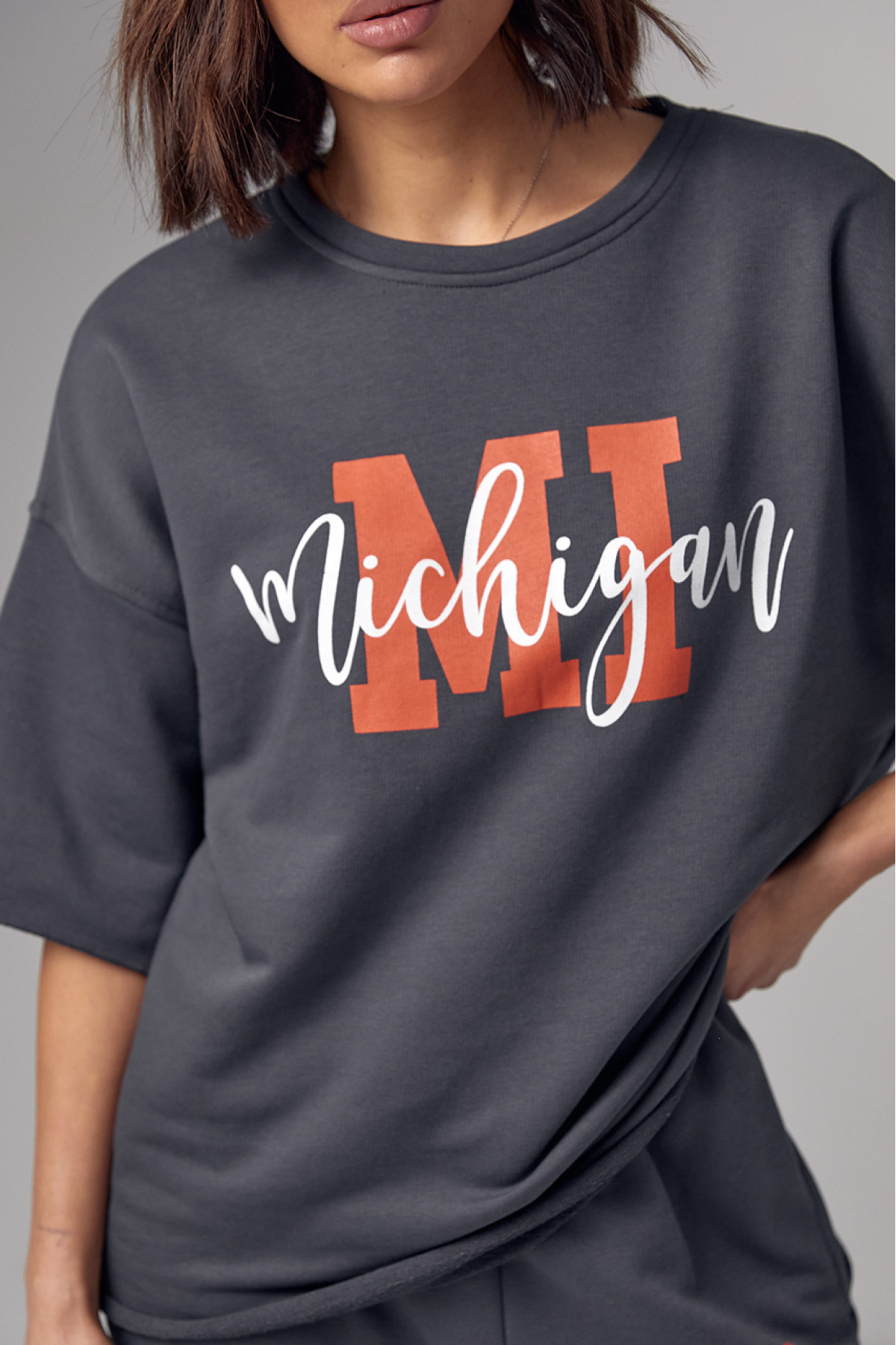 Жіночий спортивний костюм з написом Michigan  темносірий колір