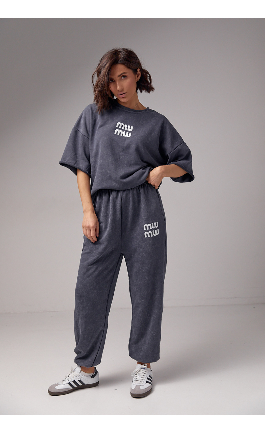 Спортивний костюм у техніці тайдай з принтом Miu Miu  темносірий колір