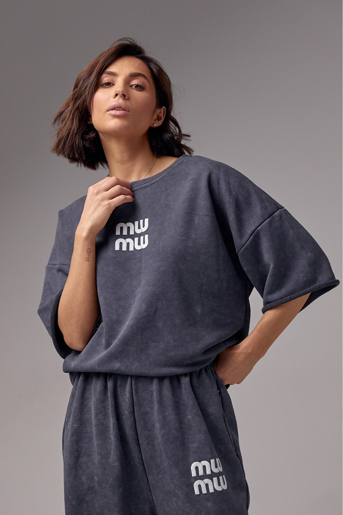Спортивний костюм у техніці тайдай з принтом Miu Miu  темносірий колір