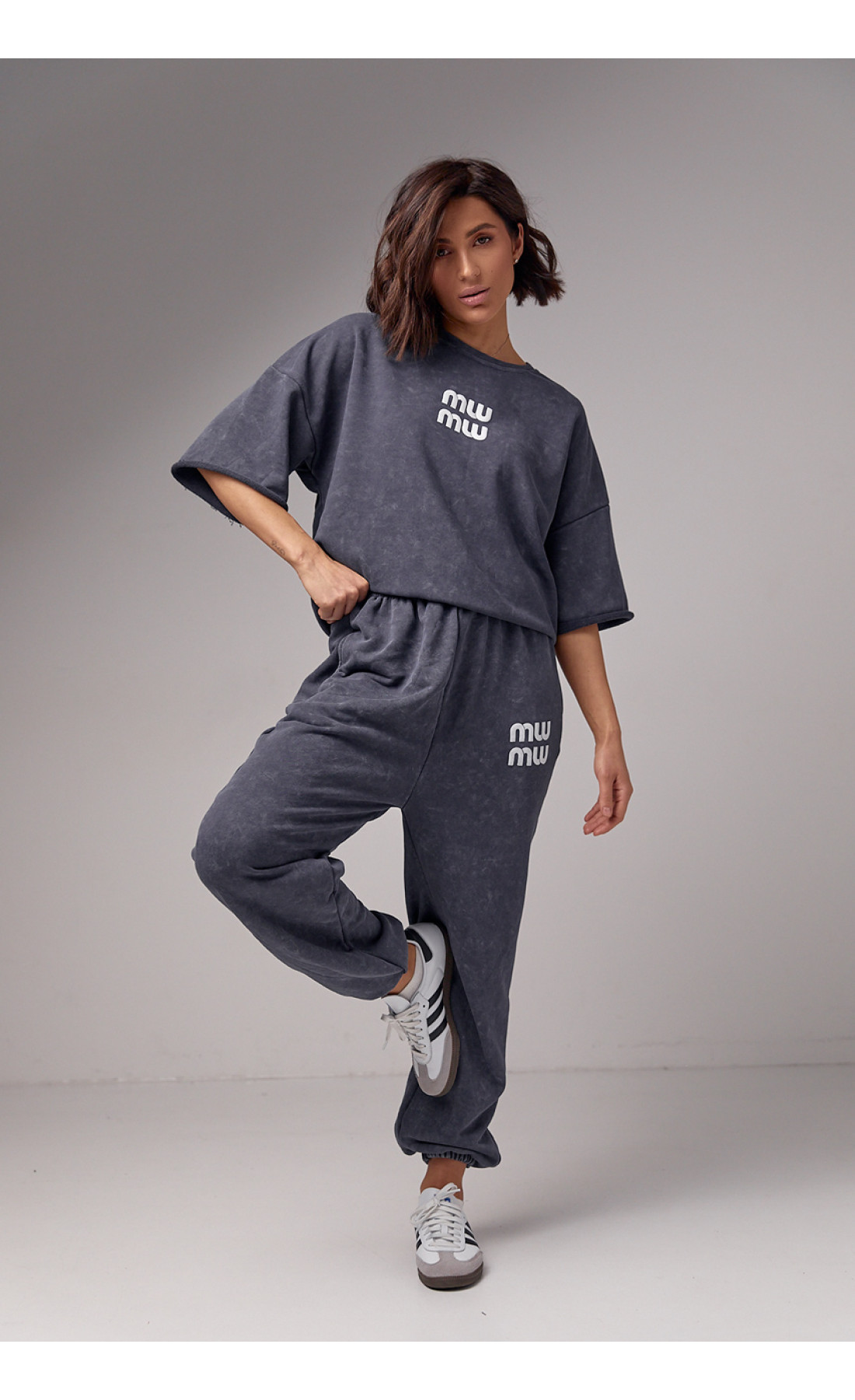 Спортивний костюм у техніці тайдай з принтом Miu Miu  темносірий колір
