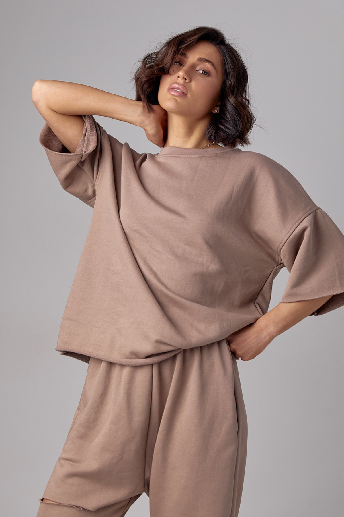 Спортивний костюм із трикотажу з прорізом на джогерах  кавовий колір