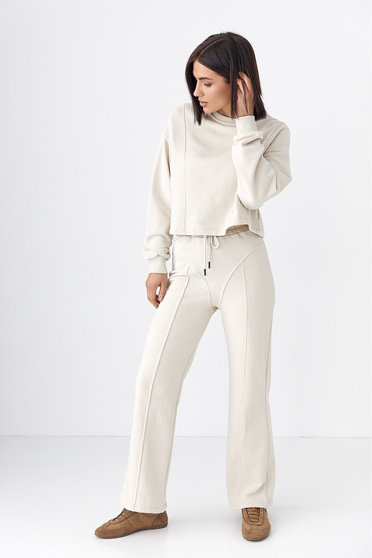 Спортивний костюм жіночий з акцентними швами  бежевий колір