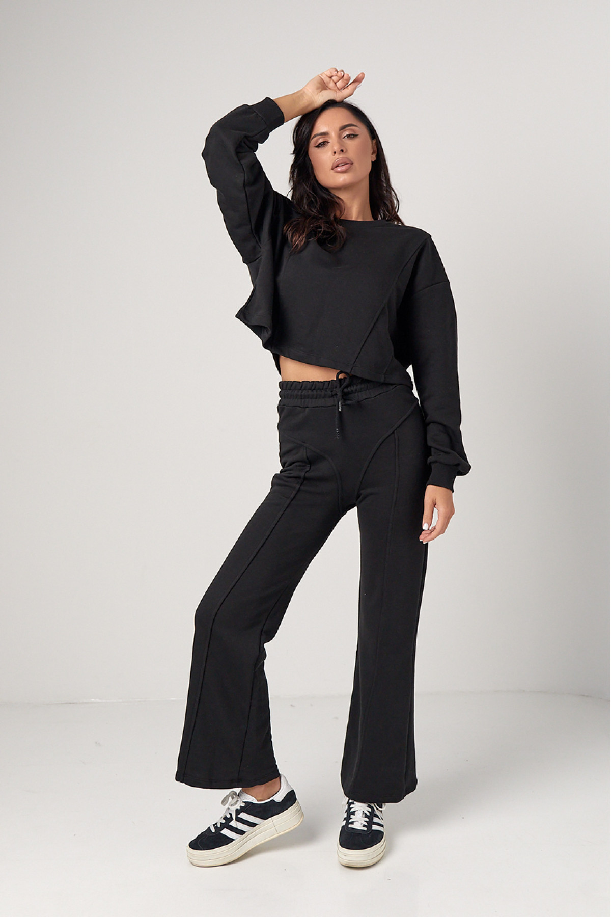 Спортивний костюм жіночий з акцентними швами  чорний колір