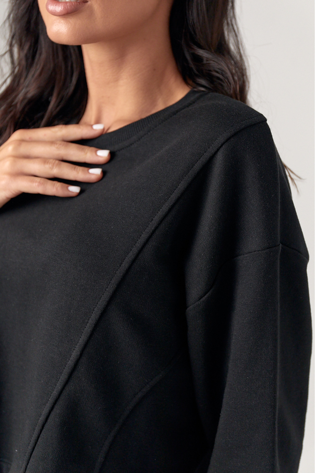 Спортивний костюм жіночий з акцентними швами  чорний колір