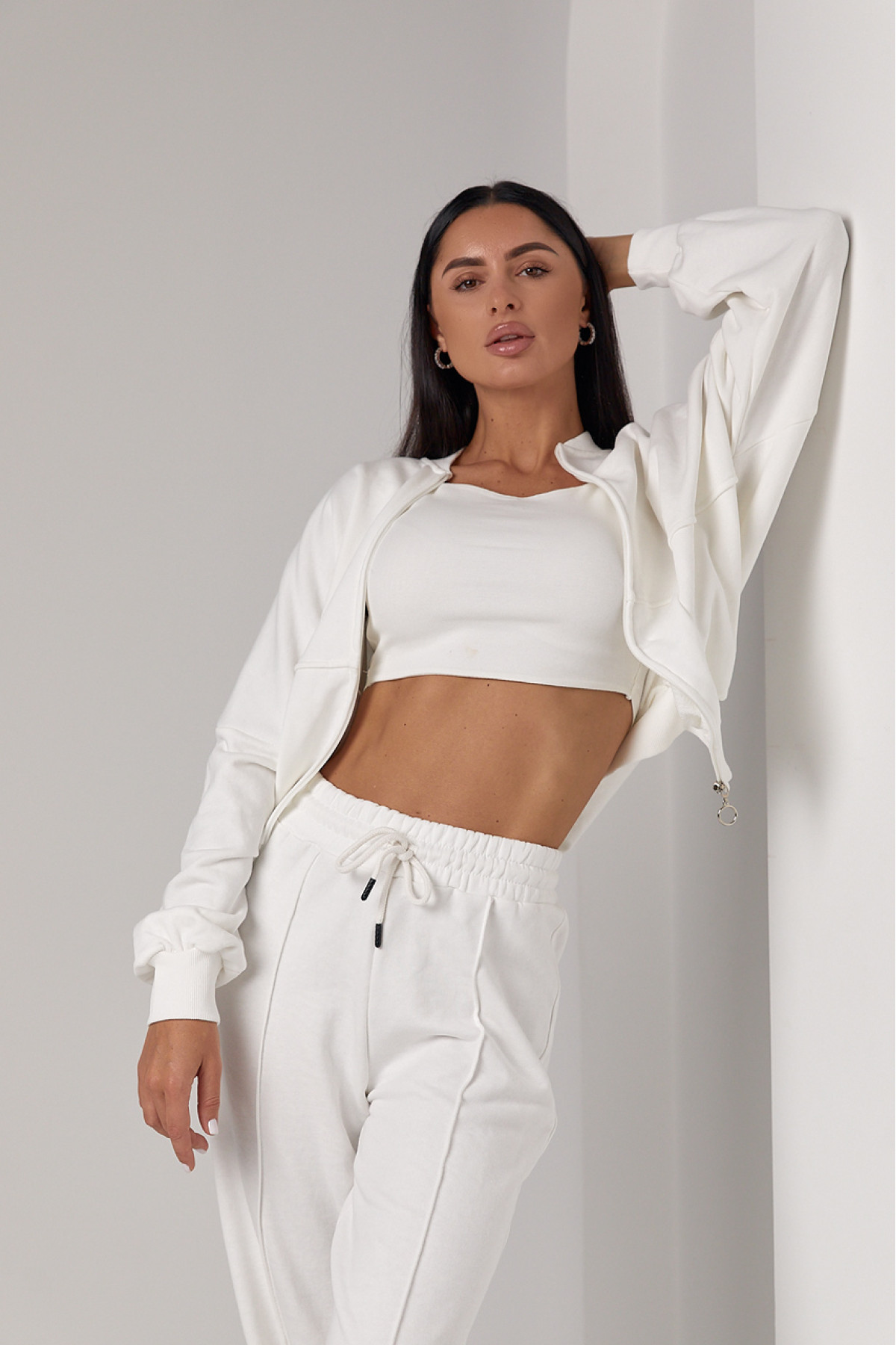 Спортивний костюм з прямими штанами та кофтою на блискавці  молочний колір