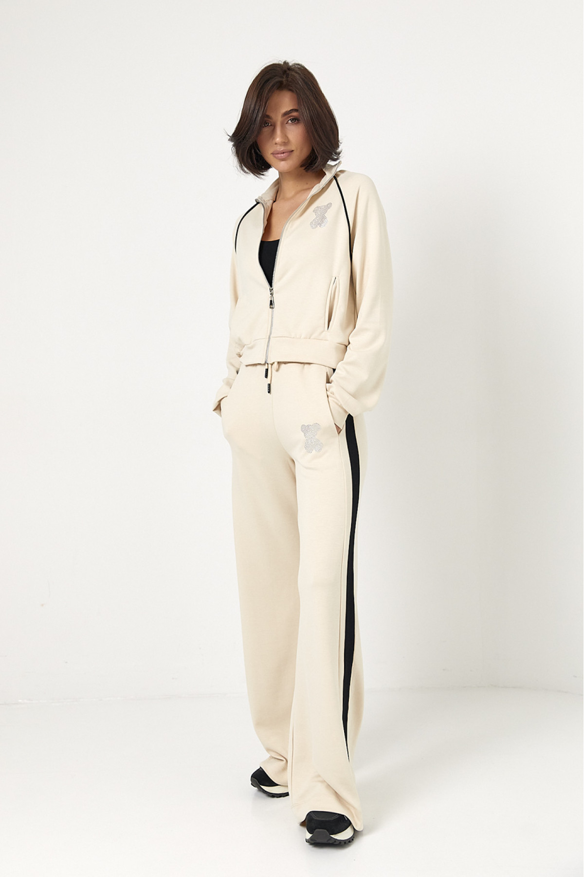 Спортивний костюм з ведмедиком із термостразів  бежевий колір