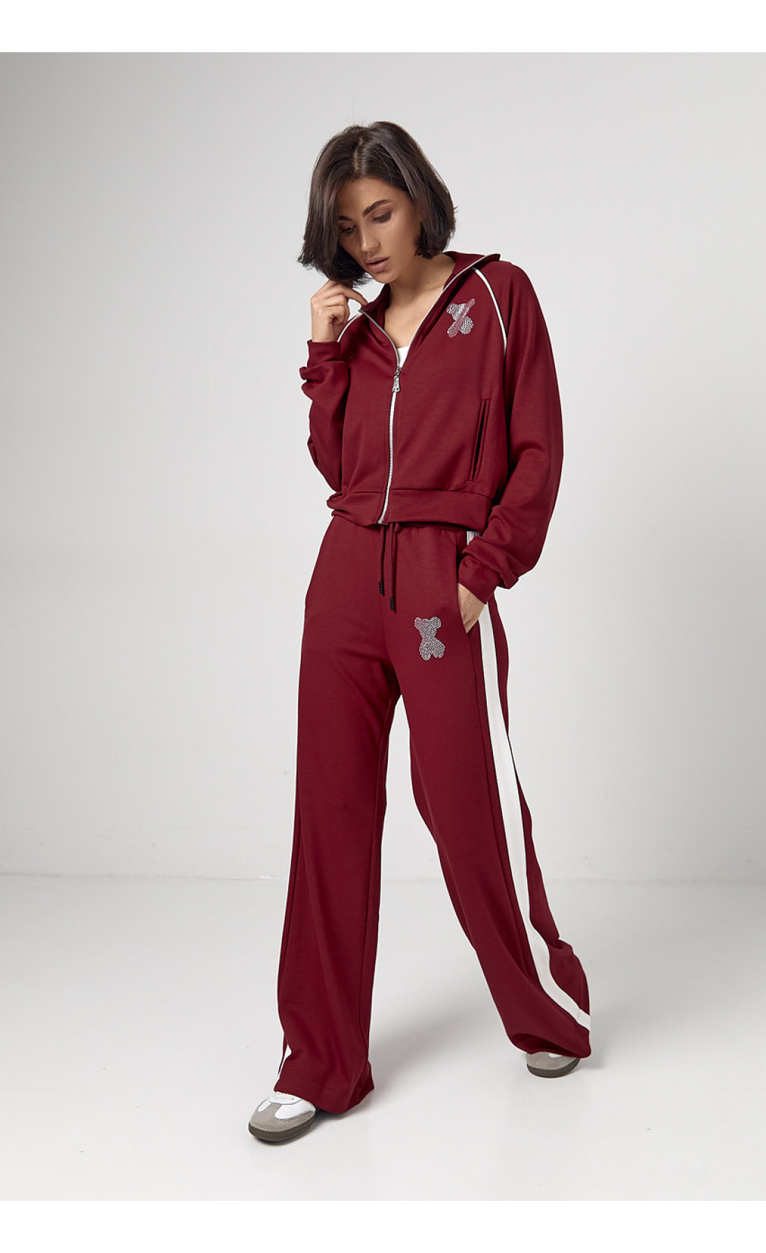 Спортивний костюм з ведмедиком із термостразів  бордо колір