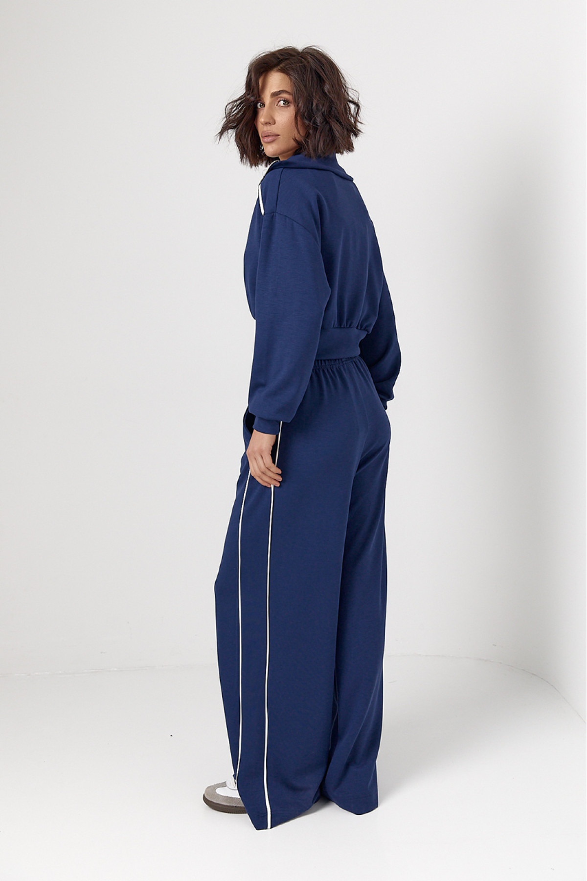 Спортивний костюм із коротким худі на блискавці та прямими штанами  темносиній колір