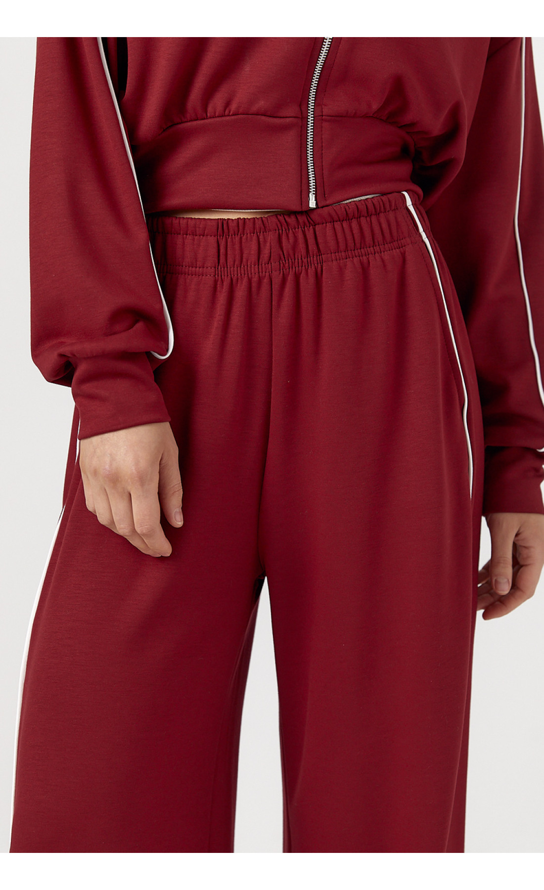 Спортивний костюм із коротким худі на блискавці та прямими штанами  бордо колір