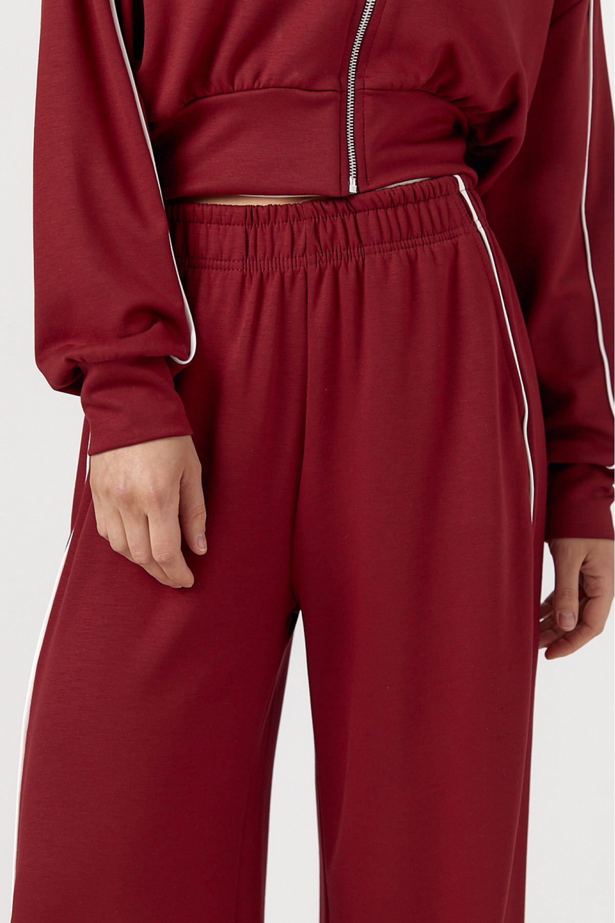 Спортивний костюм із коротким худі на блискавці та прямими штанами  бордо колір