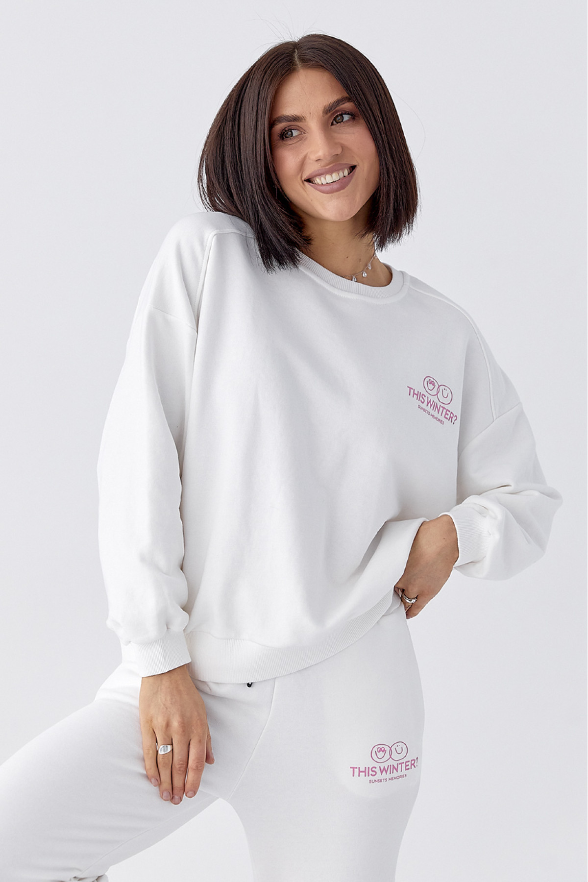 Жіночий спортивний костюм із джогерами та світшотом  молочний колір