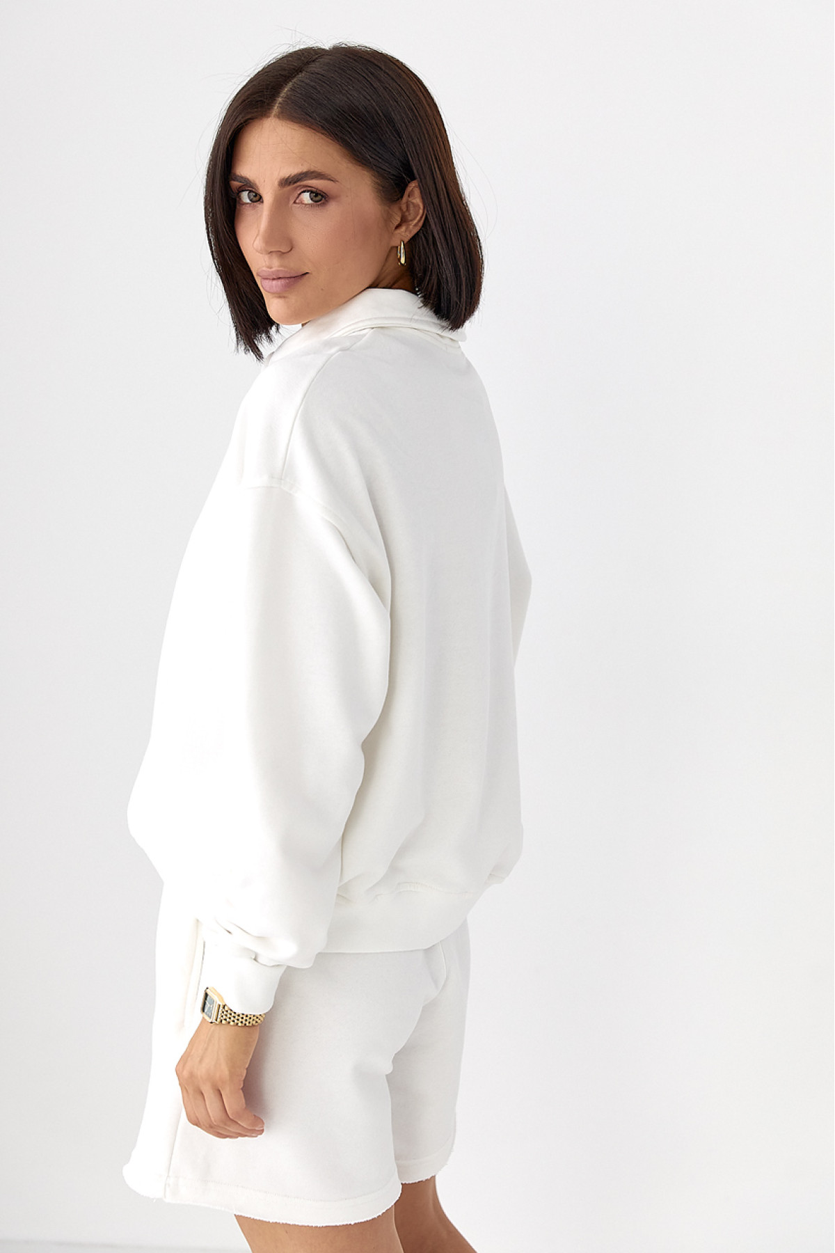 Костюм із шортами та світшотомполо  молочний колір