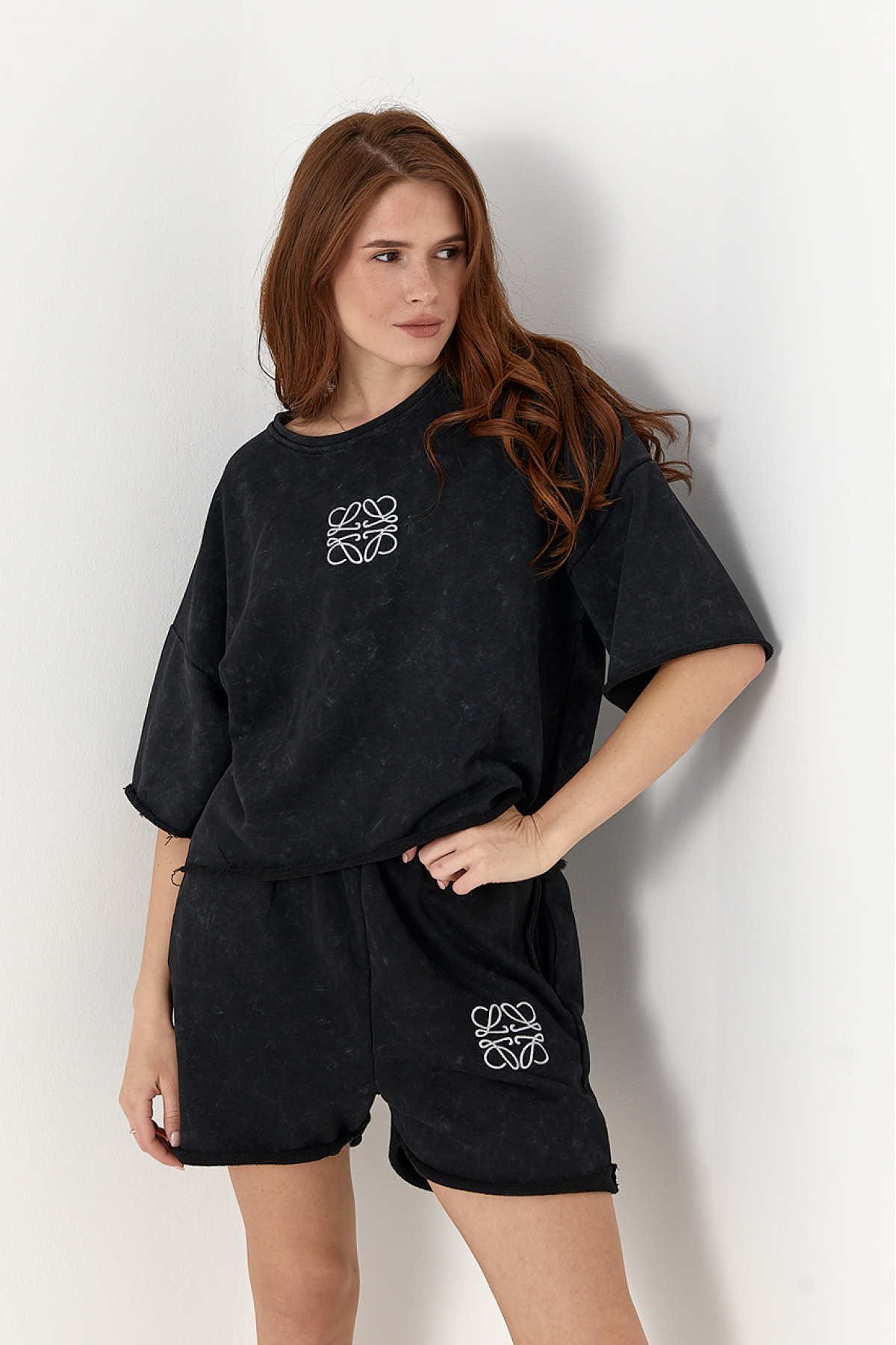 Спортивний костюм із футболкою та шортами вільного крою  чорний колір