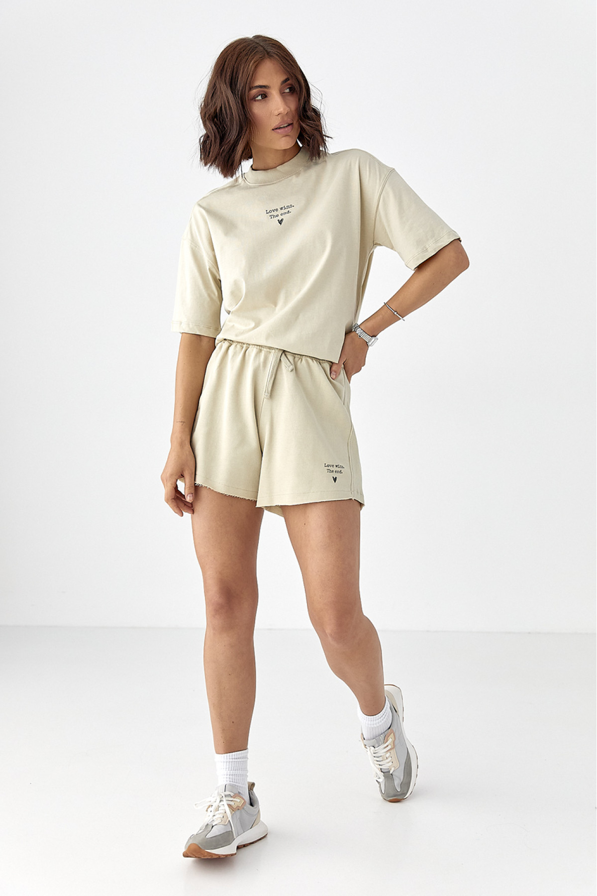 Літній спортивний костюм із шортами  бежевий колір