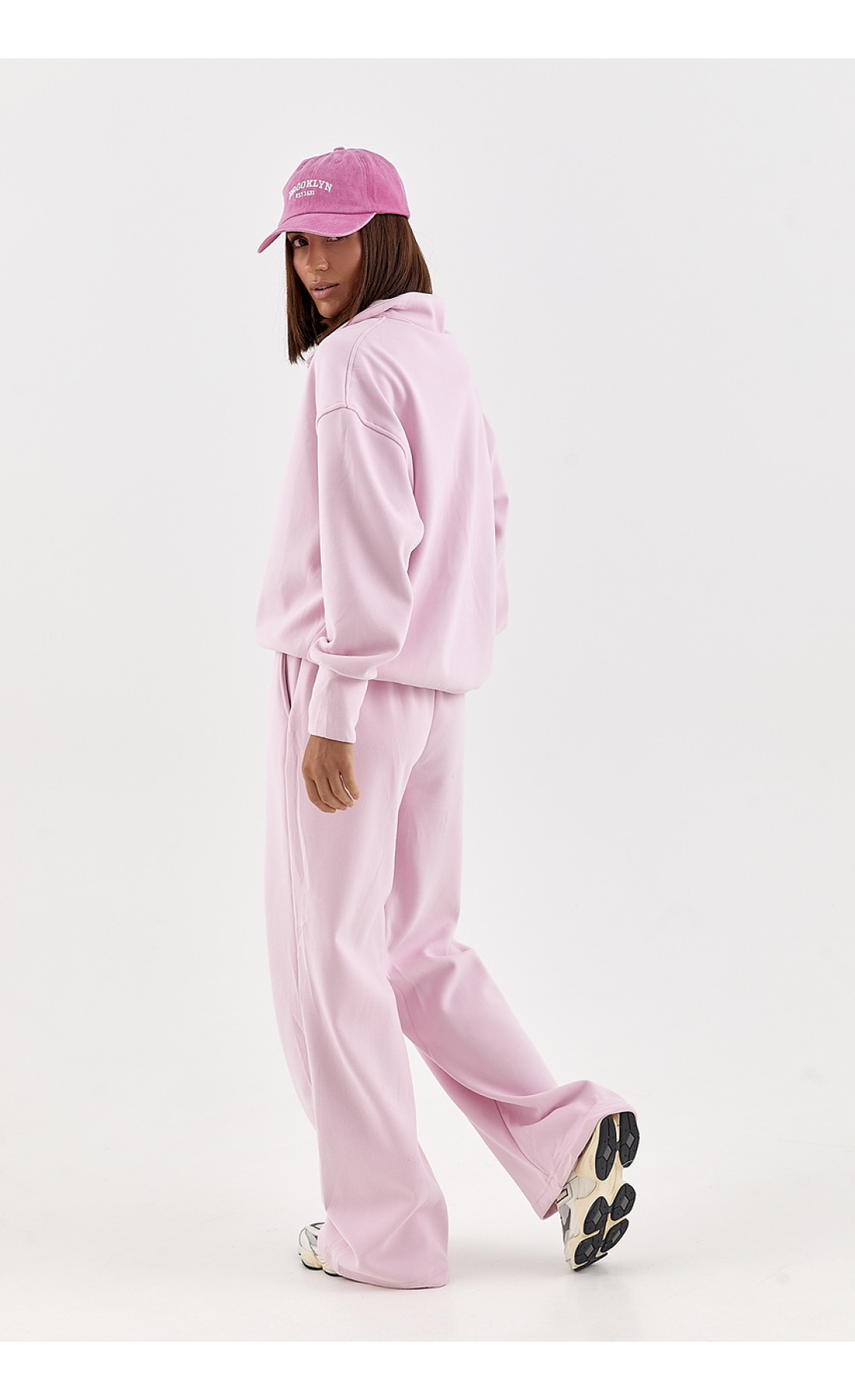 Спортивний костюм вільного крою зі світшотомполо  рожевий колір