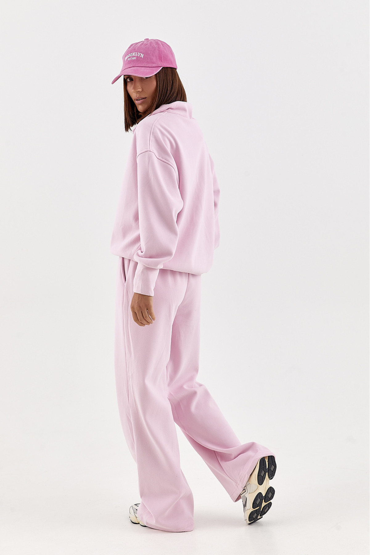 Спортивний костюм вільного крою зі світшотомполо  рожевий колір