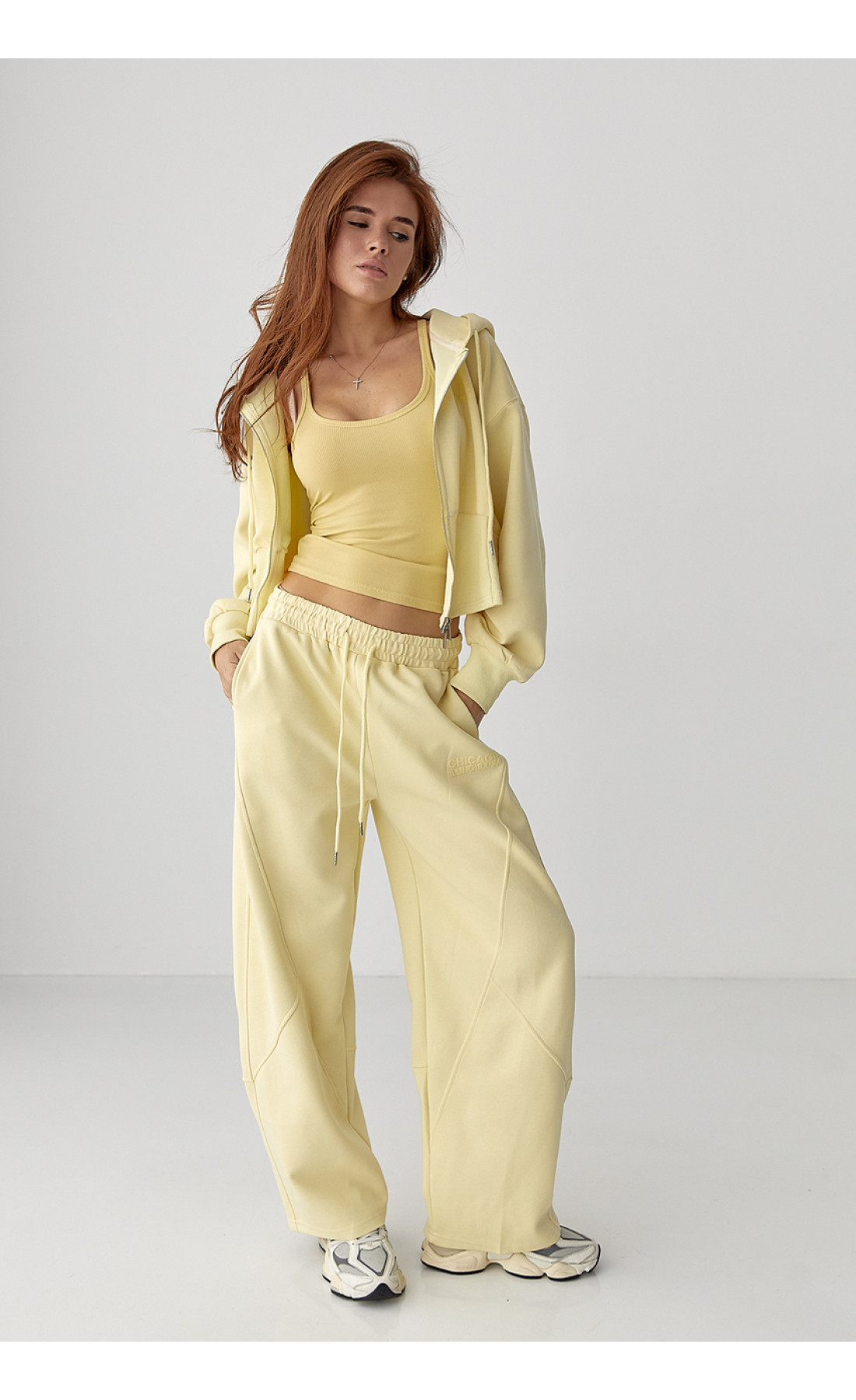 Спортивний костюм з прямими штанами та укороченим худі  лимонний колір
