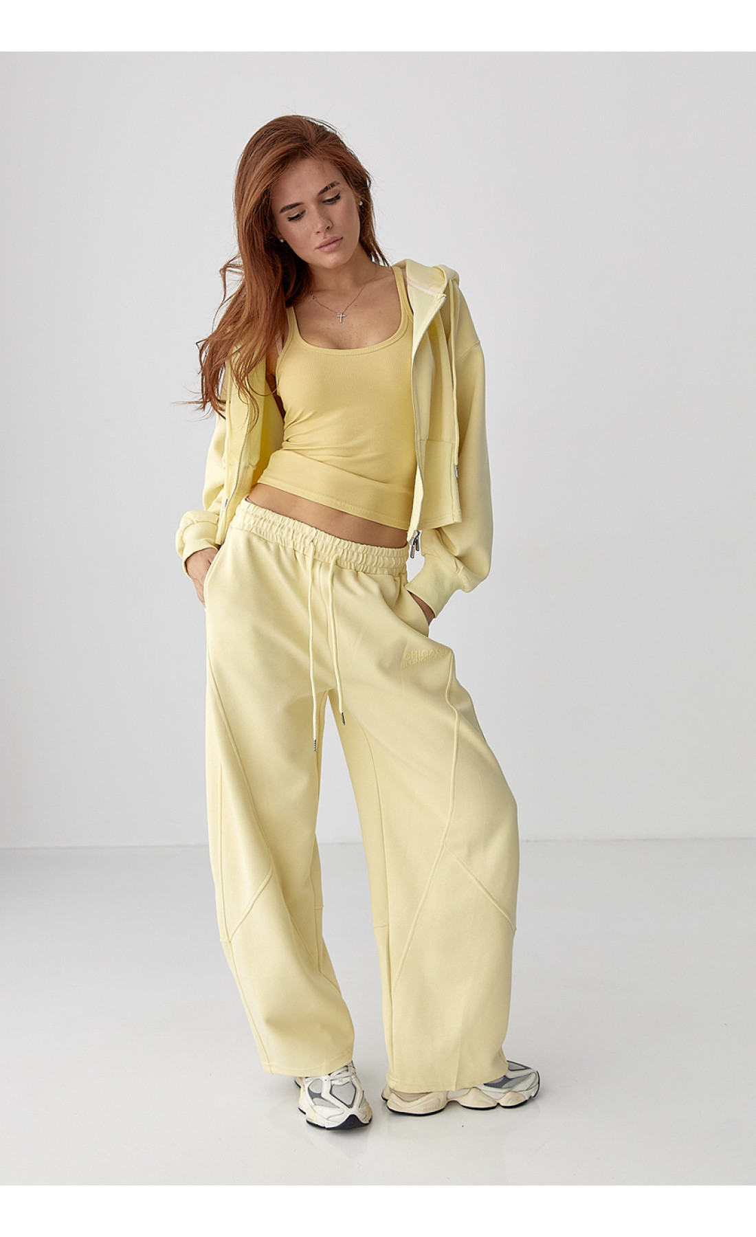 Спортивний костюм з прямими штанами та укороченим худі  лимонний колір