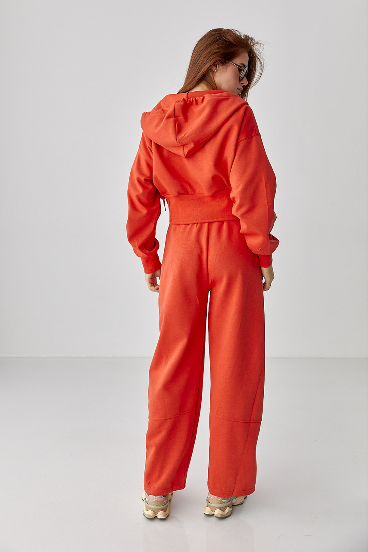 Спортивний костюм з прямими штанами та укороченим худі  теракотовий колір