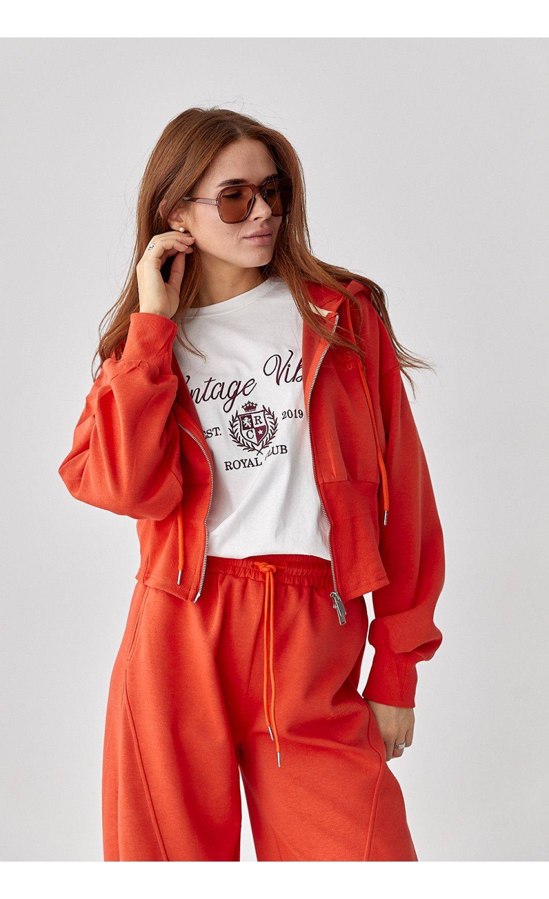 Спортивний костюм з прямими штанами та укороченим худі  теракотовий колір
