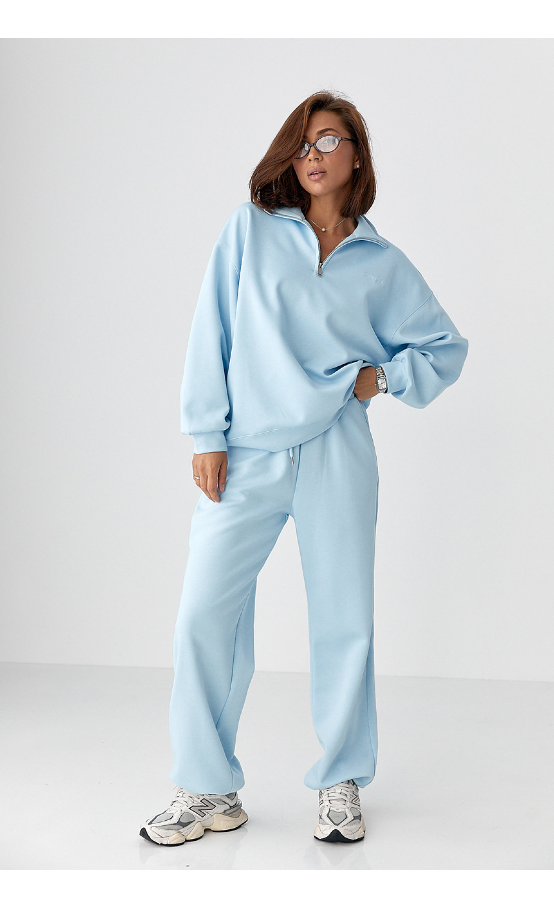 Однотонний спортивний костюм із написом  блакитний колір