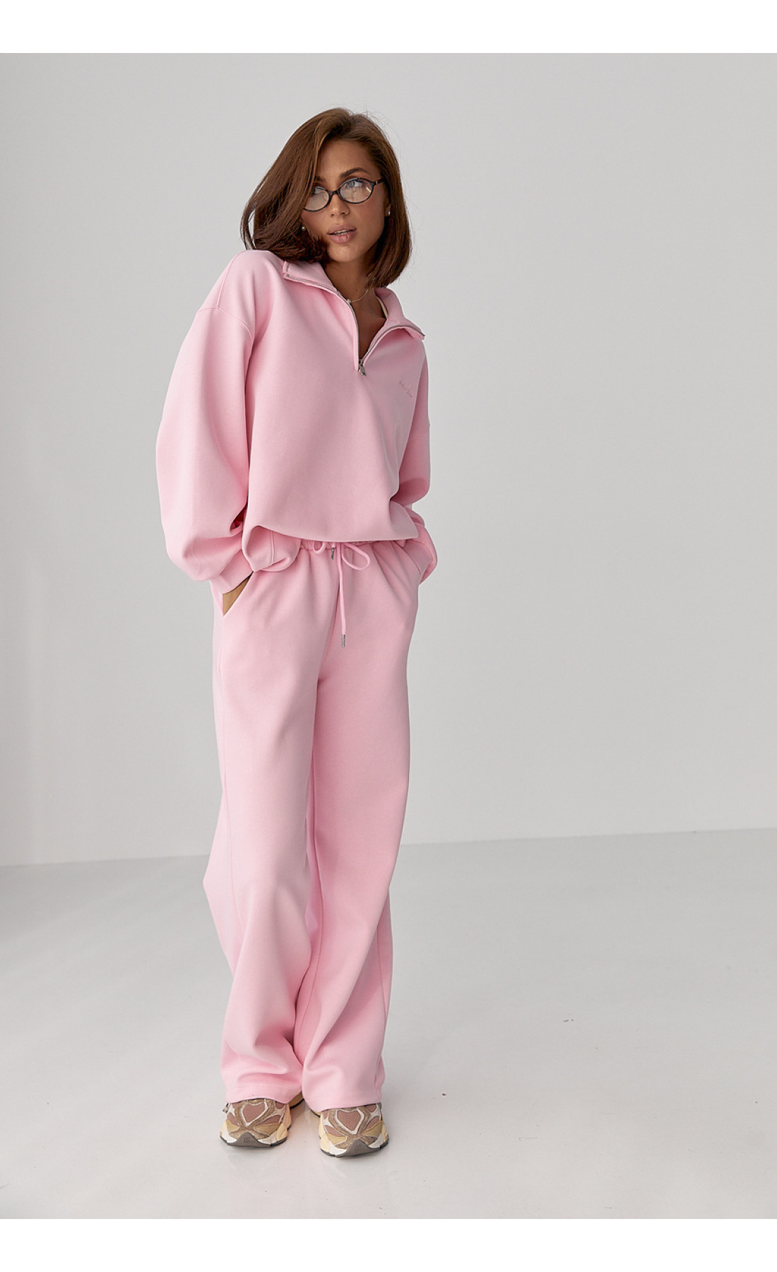 Однотонний спортивний костюм із написом  рожевий колір