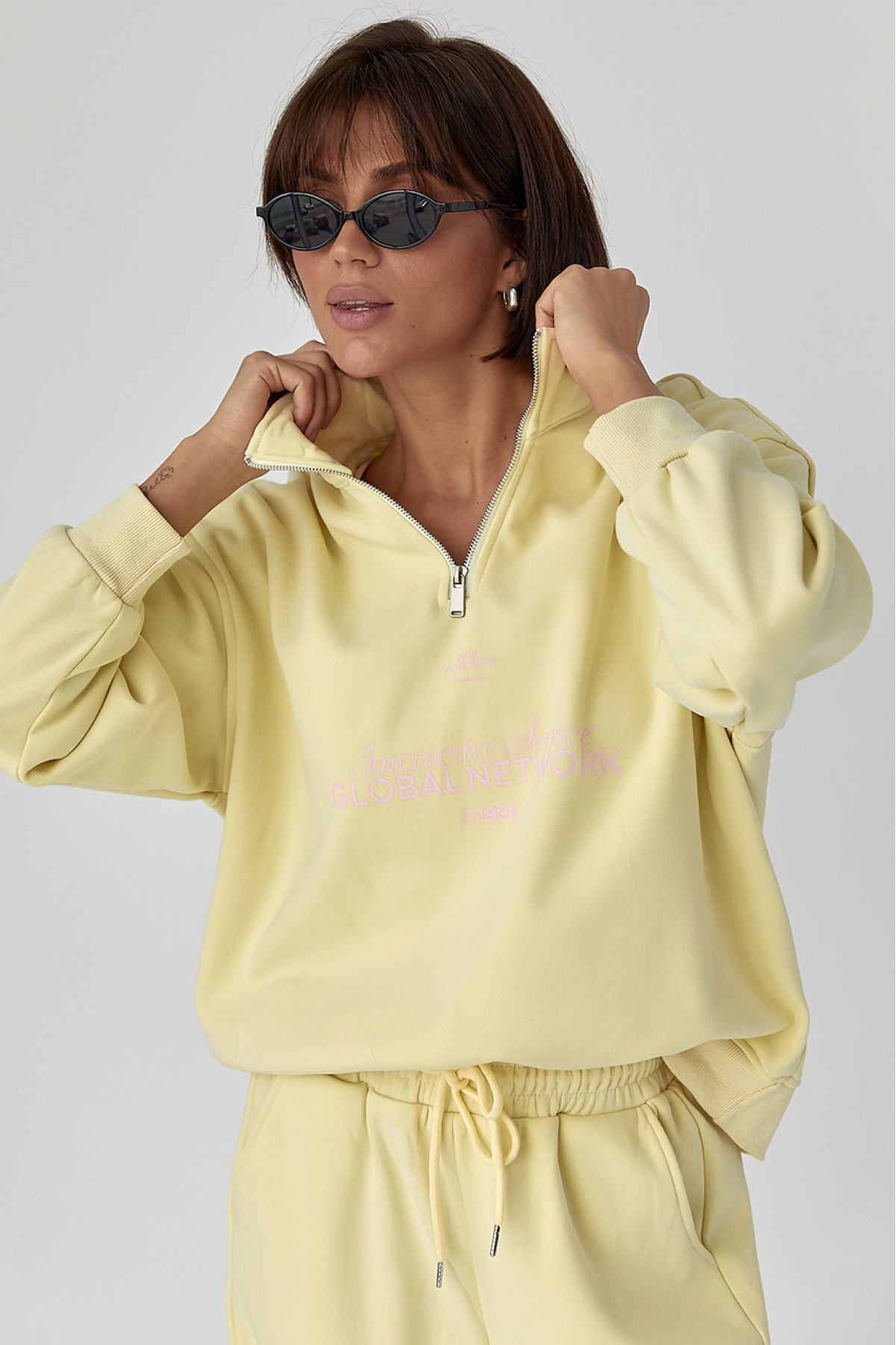 Теплий спортивний костюм з написами  лимонний колір