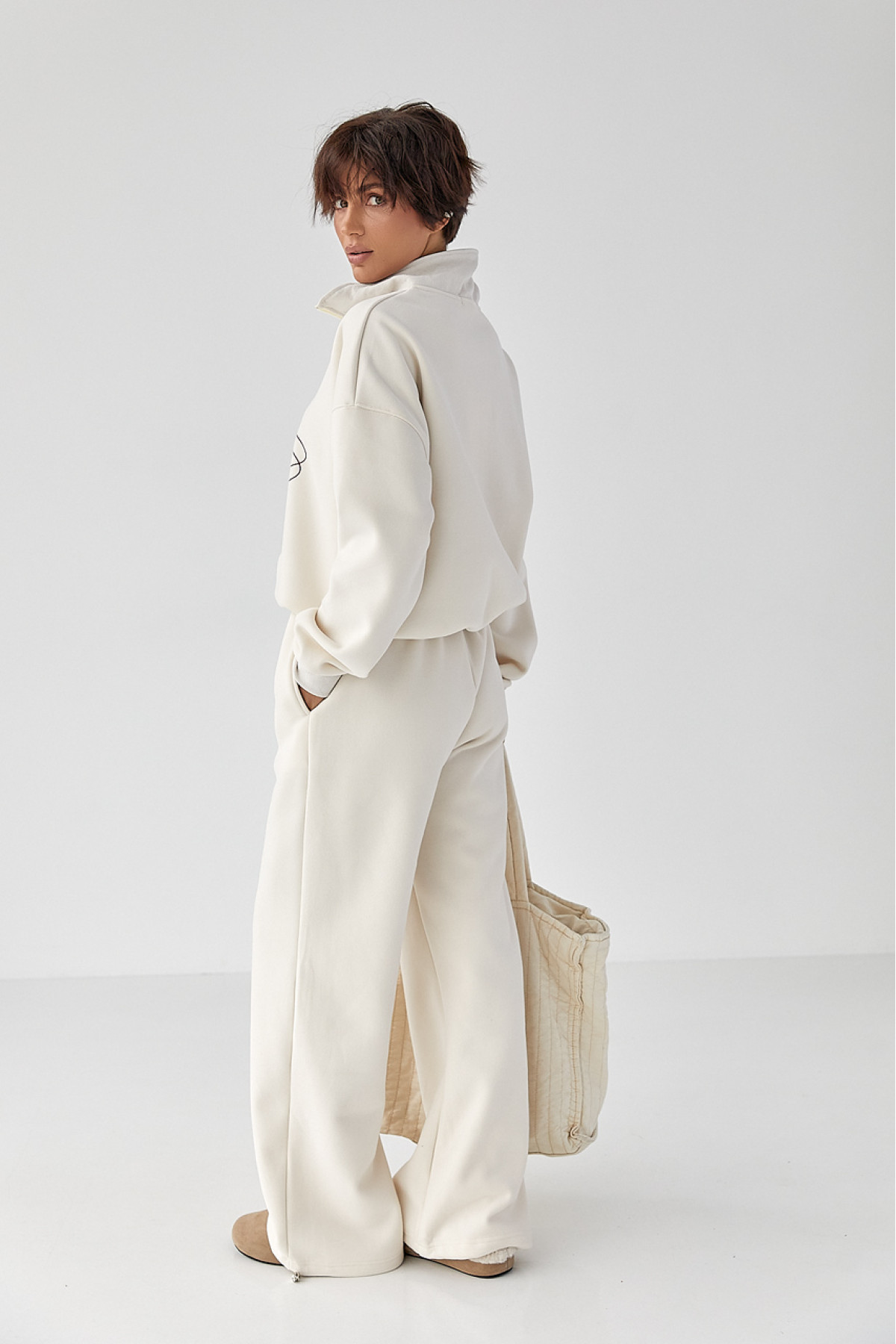 Теплий спортивний костюм із принтом  кремовий колір