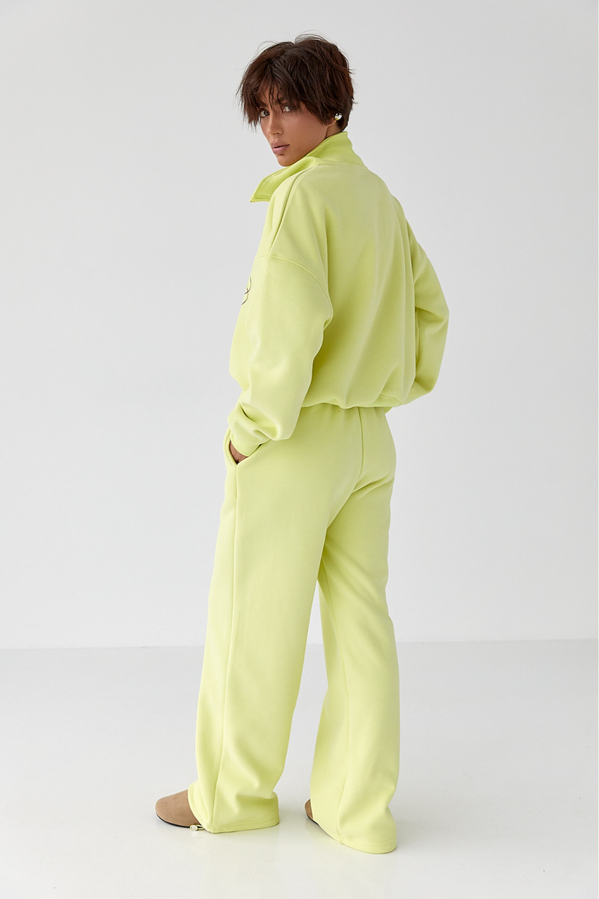 Теплий спортивний костюм із принтом  лимонний колір