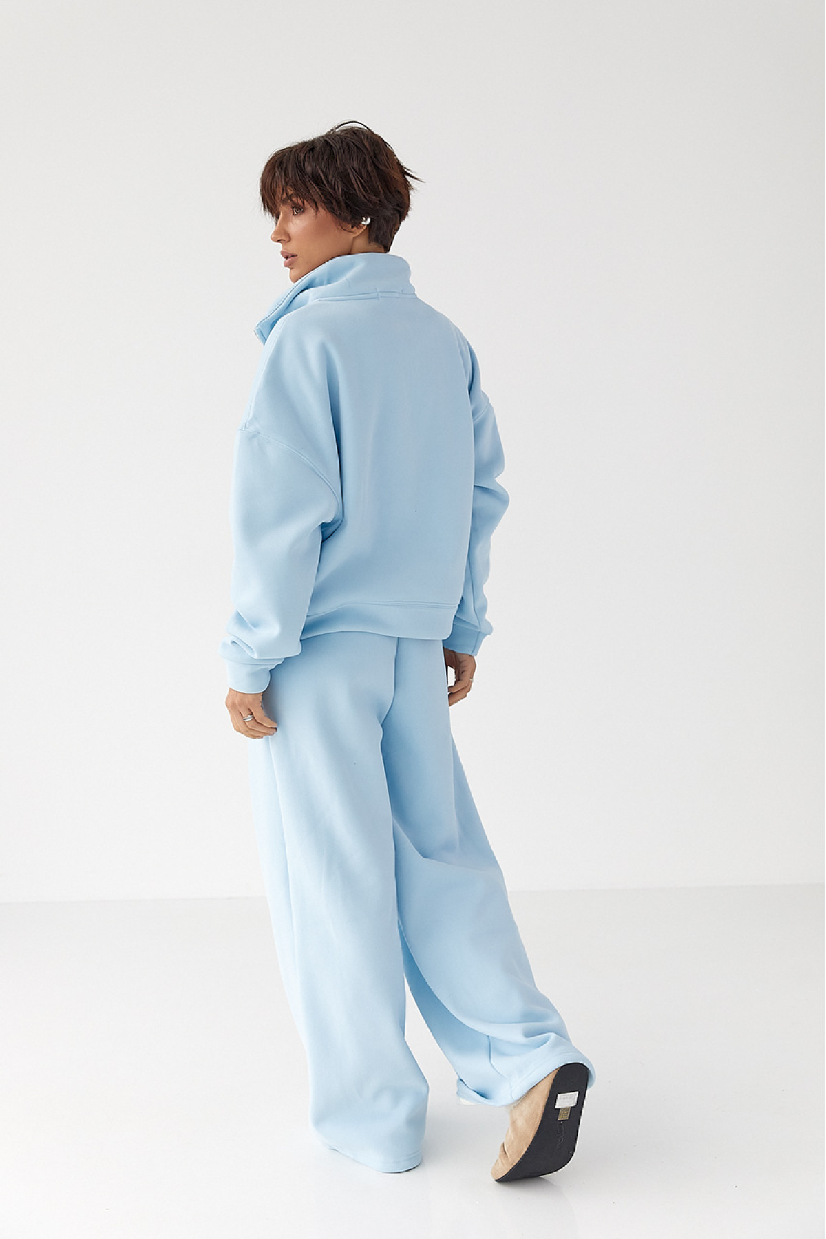 Утеплений спортивний костюм із штанами палаццо та світшотом  блакитний колір
